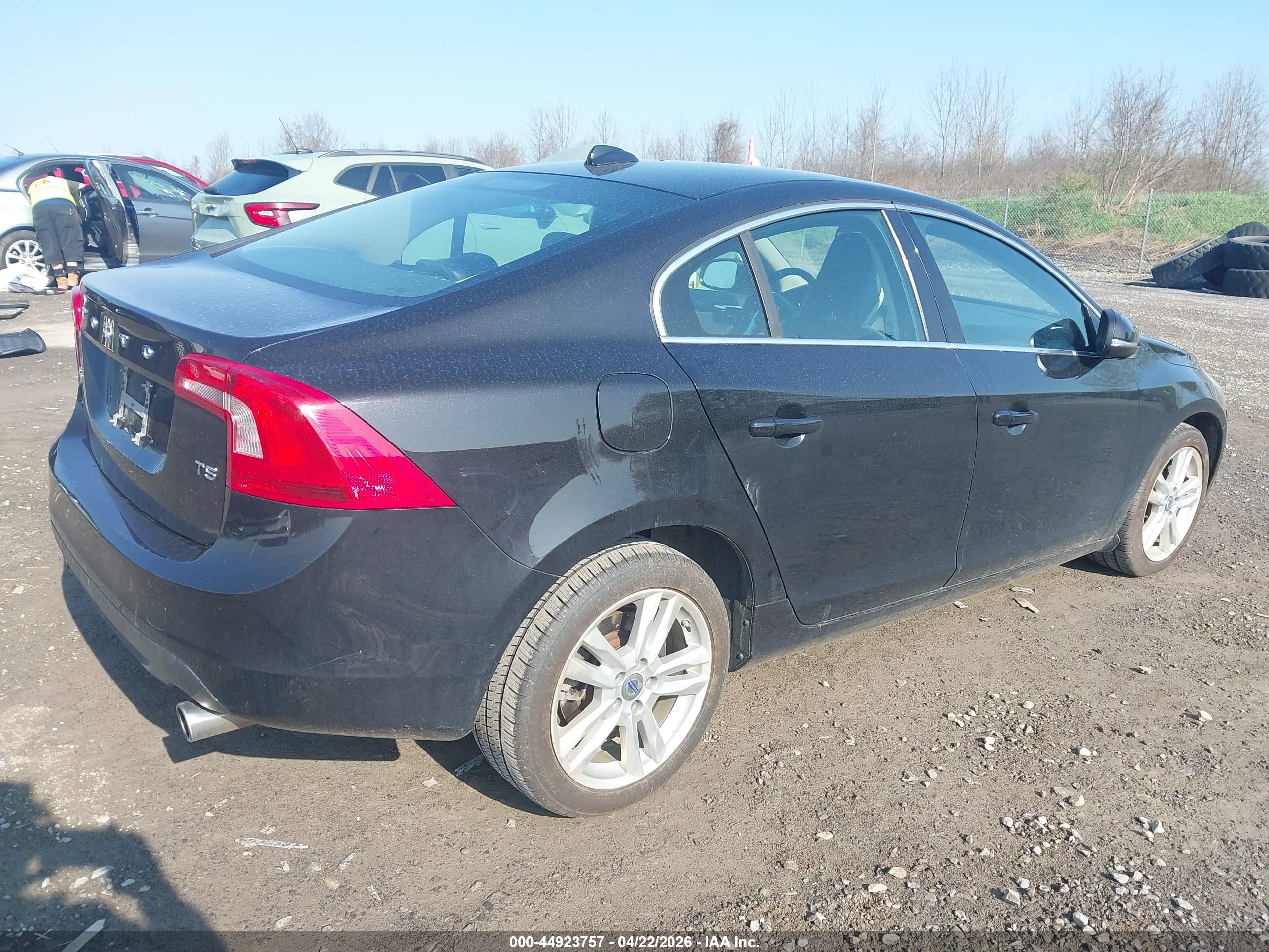 VOLVO S60 image 4