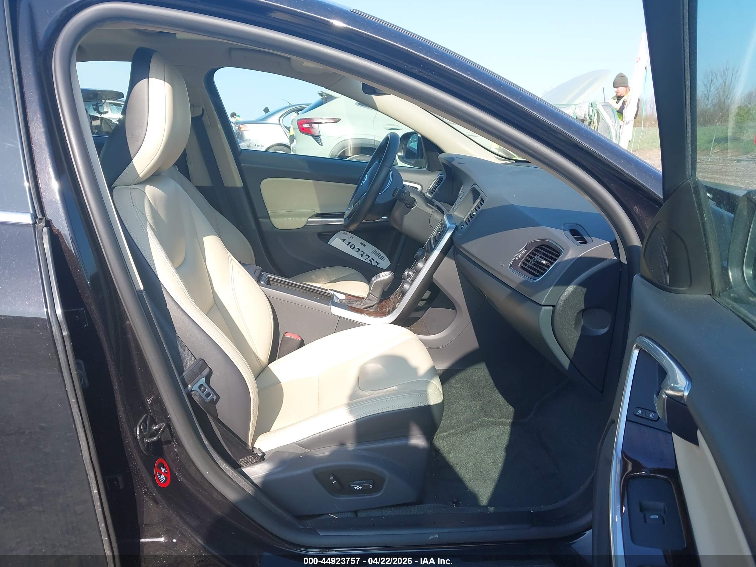VOLVO S60 image 5