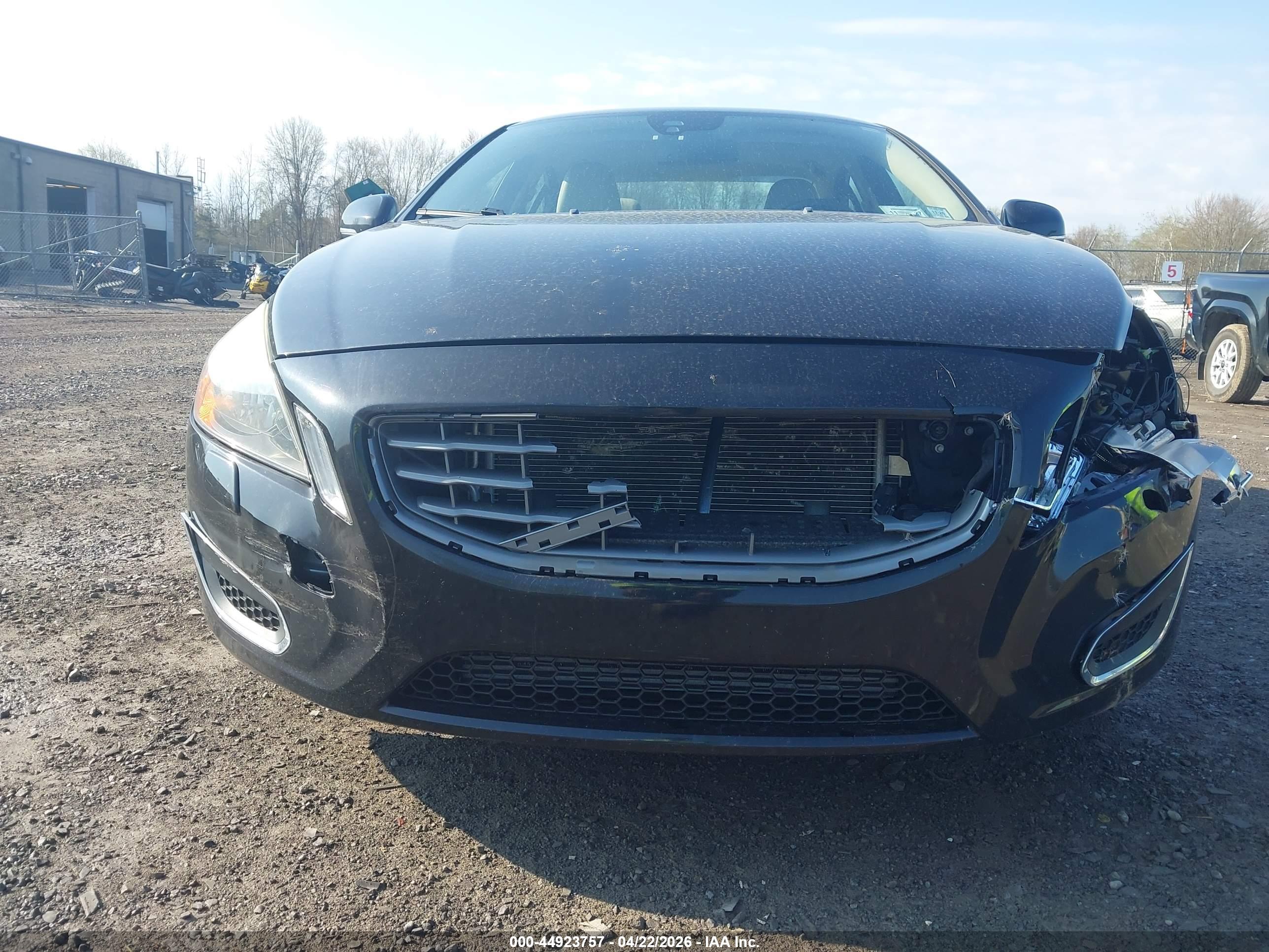 VOLVO S60 image 6
