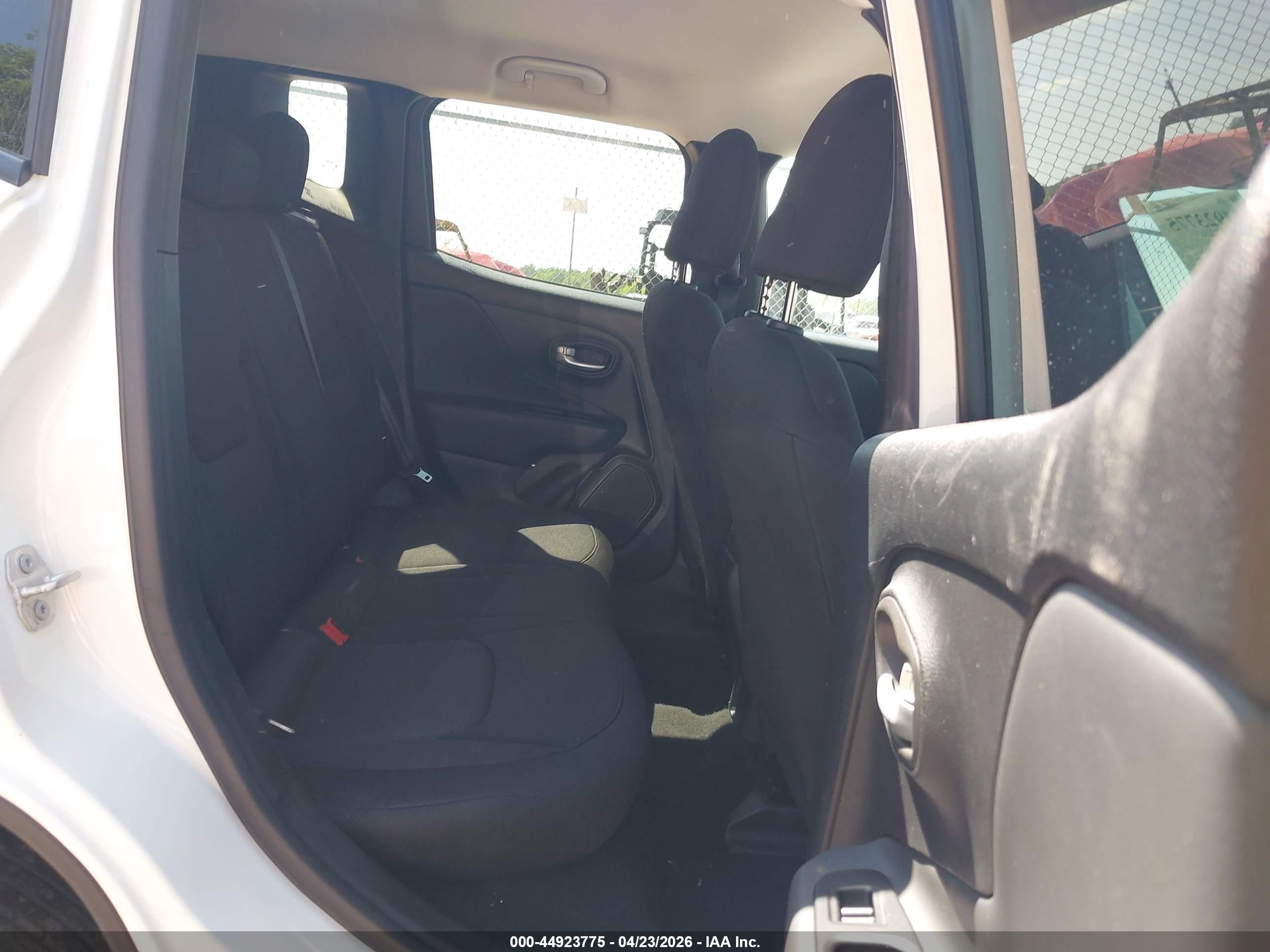 JEEP RENEGADE image 8