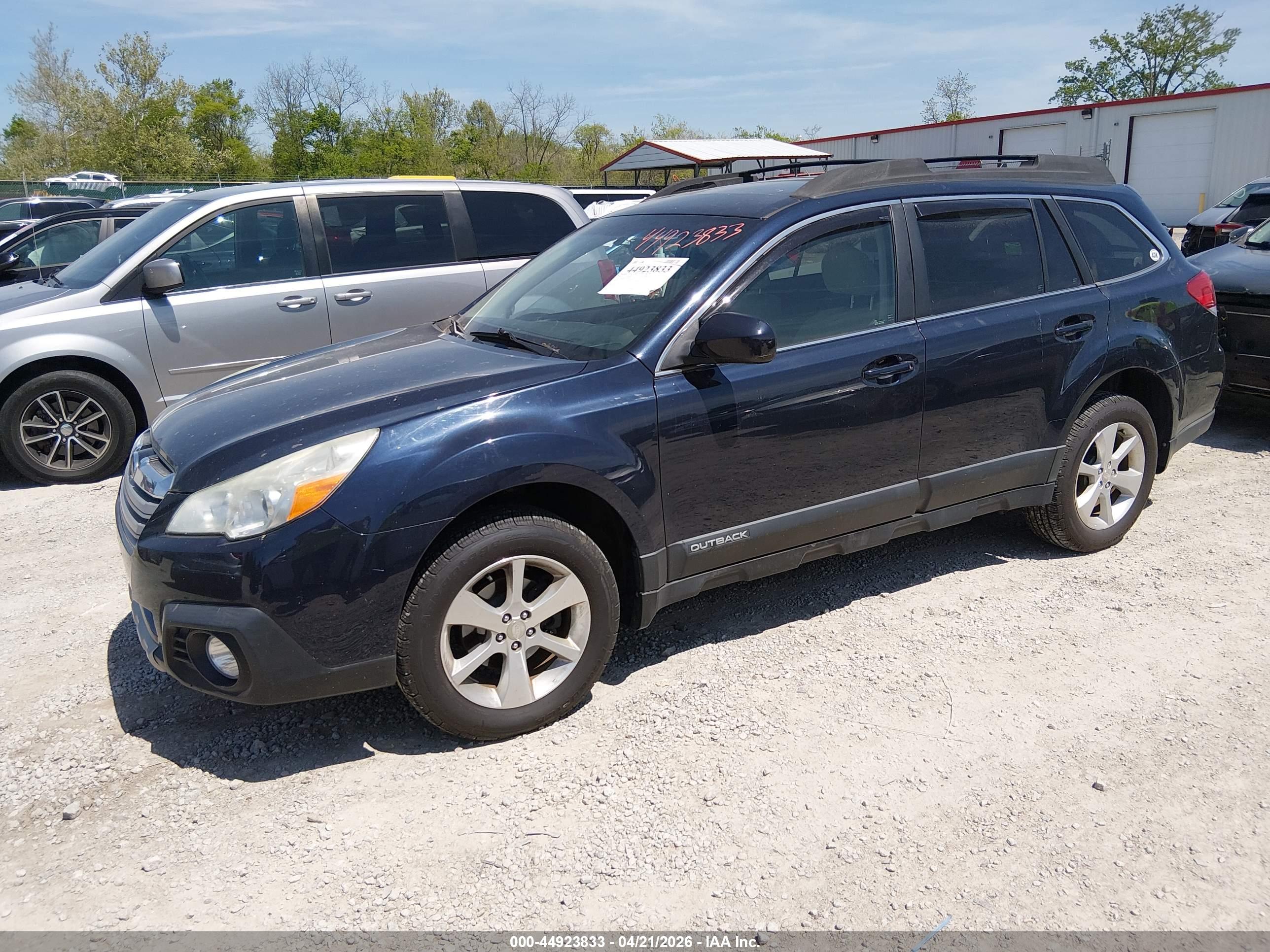 SUBARU OUTBACK image 2