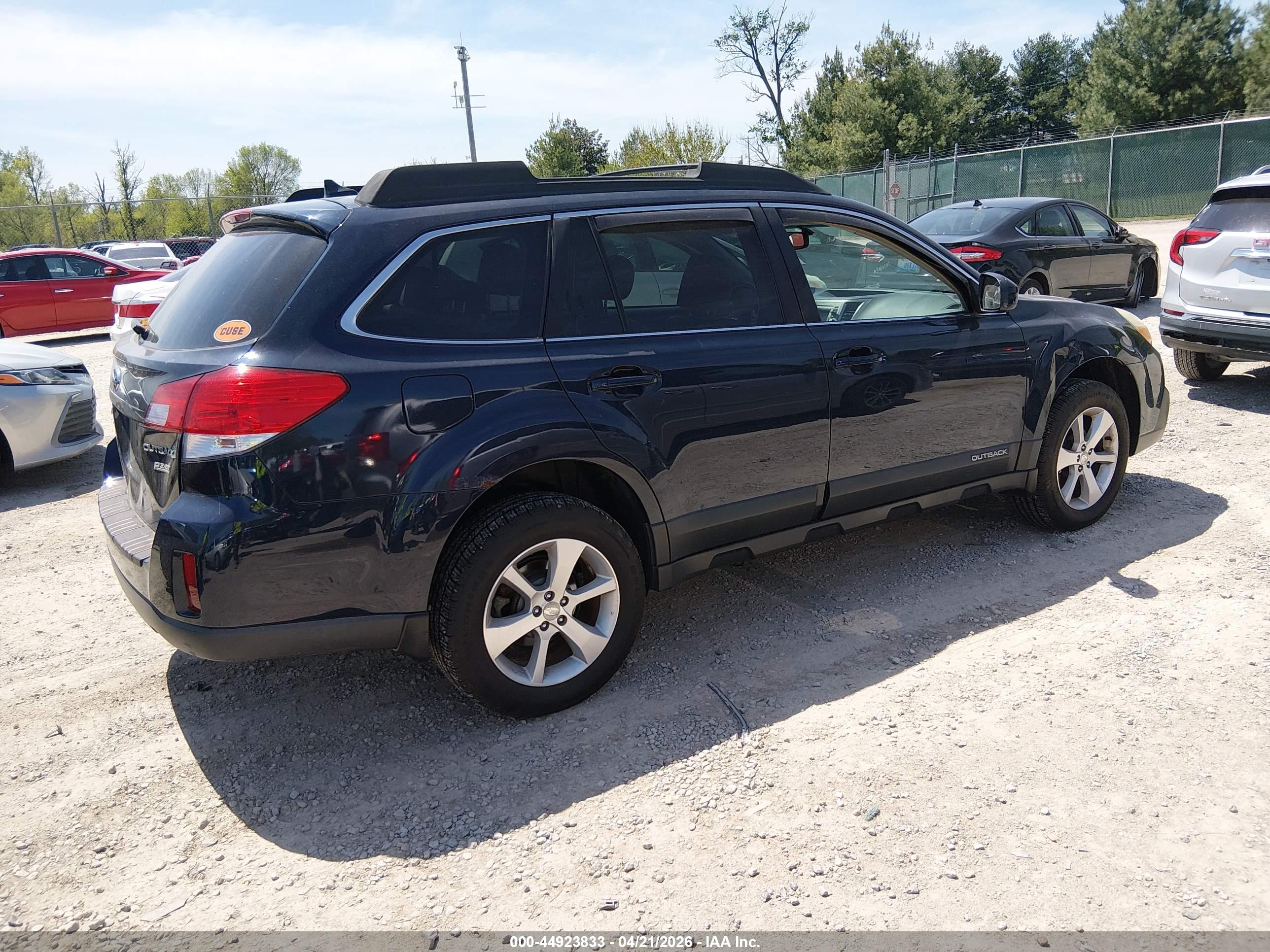 SUBARU OUTBACK image 4