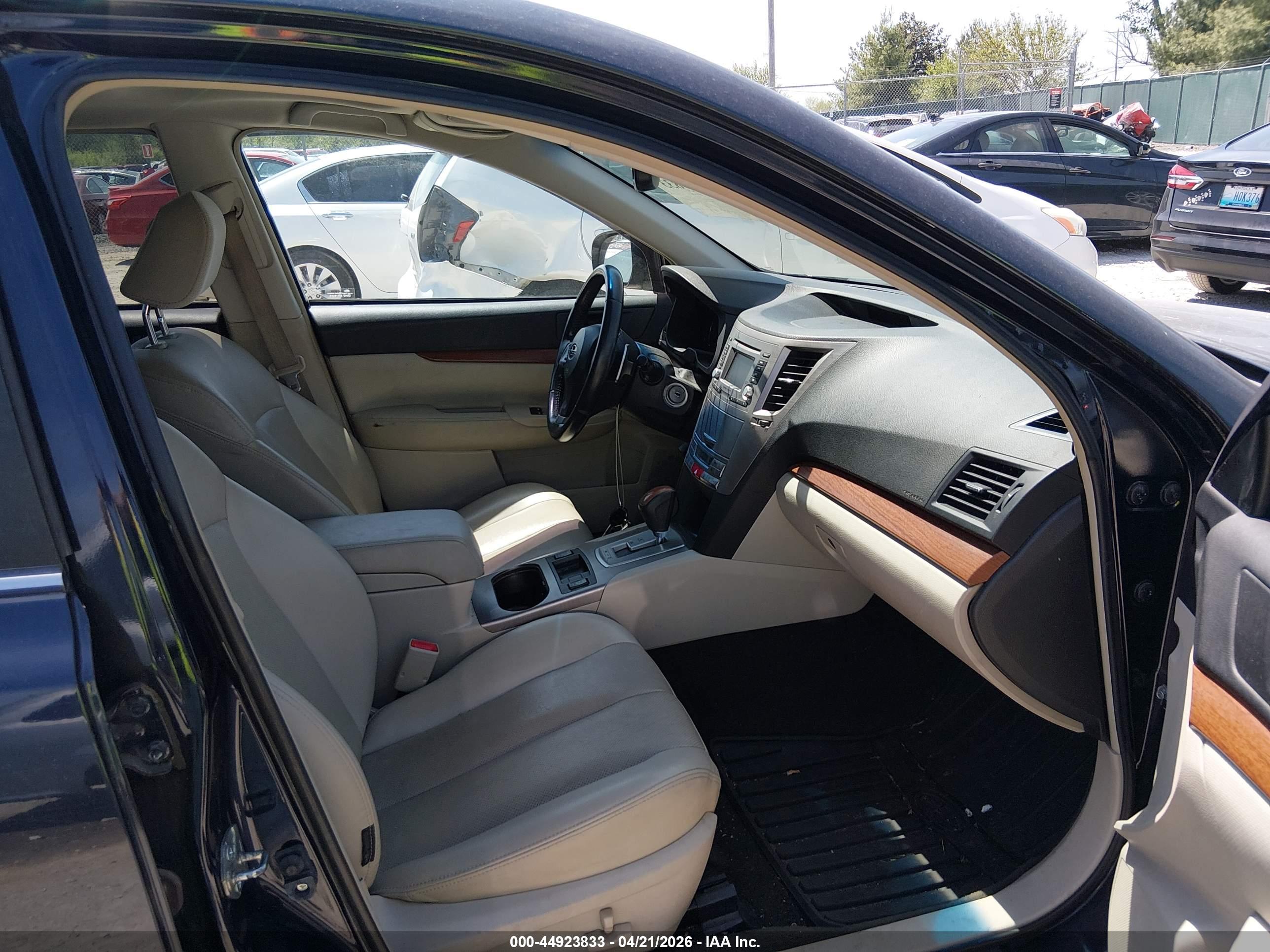 SUBARU OUTBACK image 5