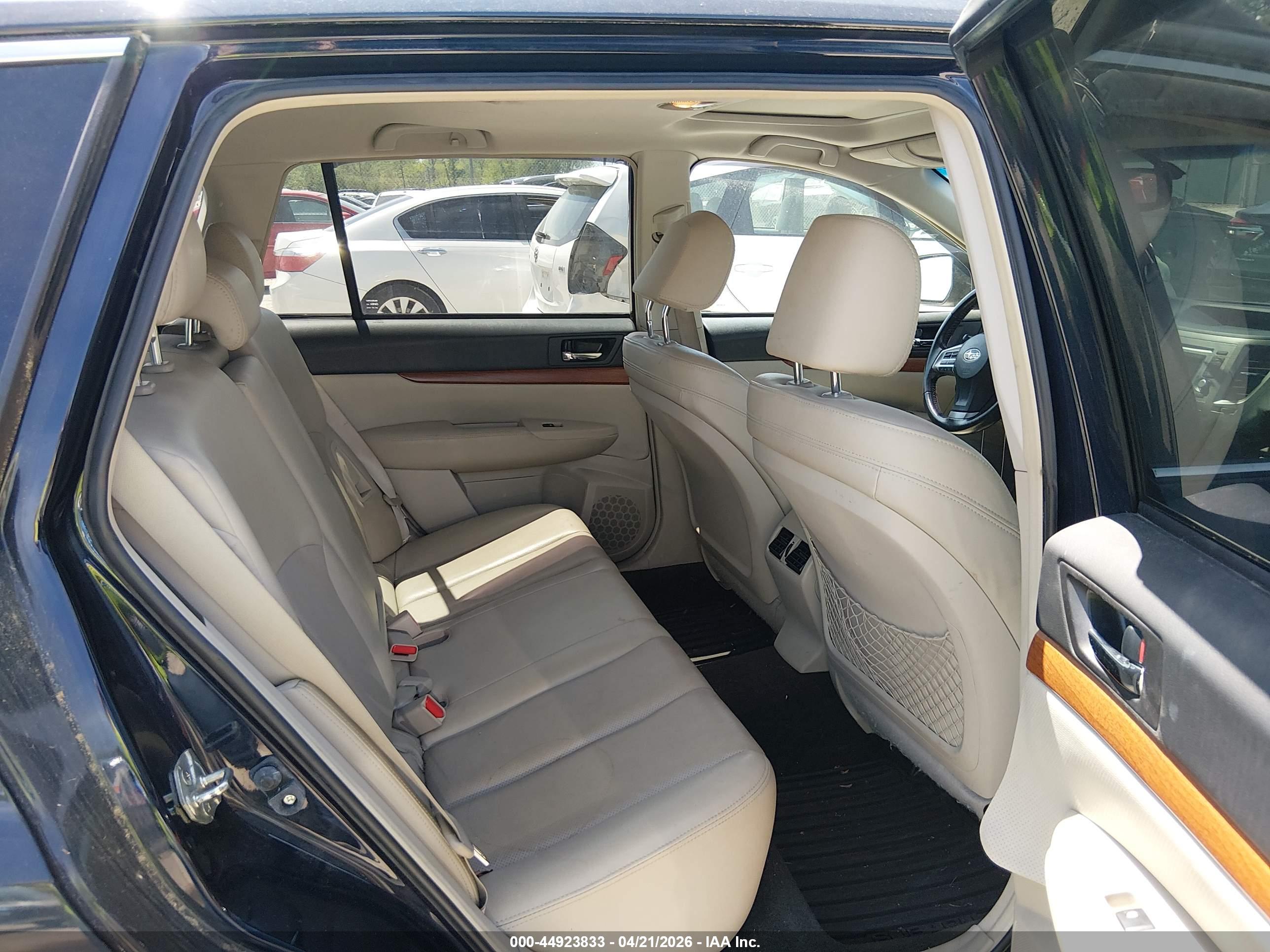 SUBARU OUTBACK image 8