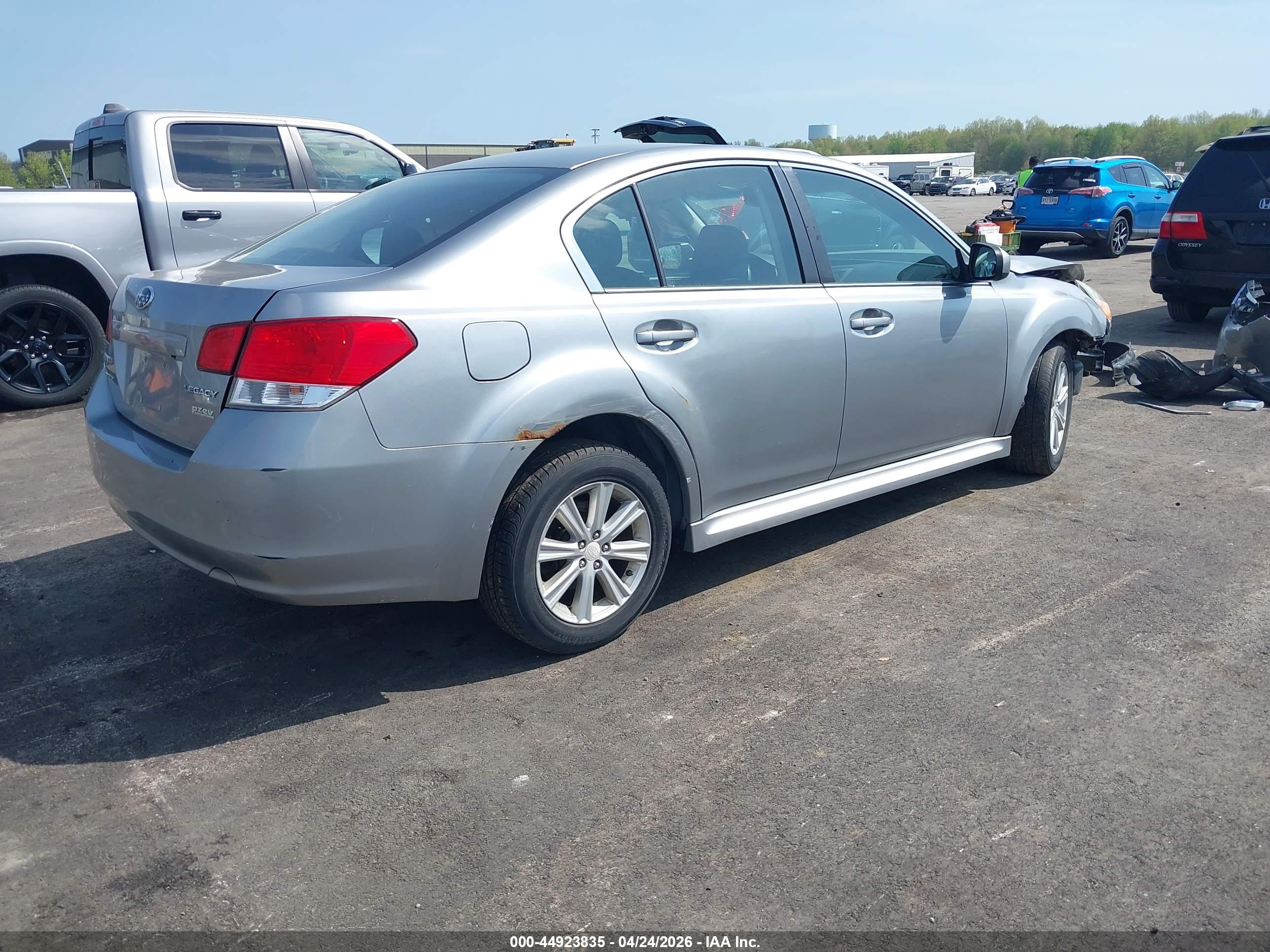 SUBARU LEGACY image 4
