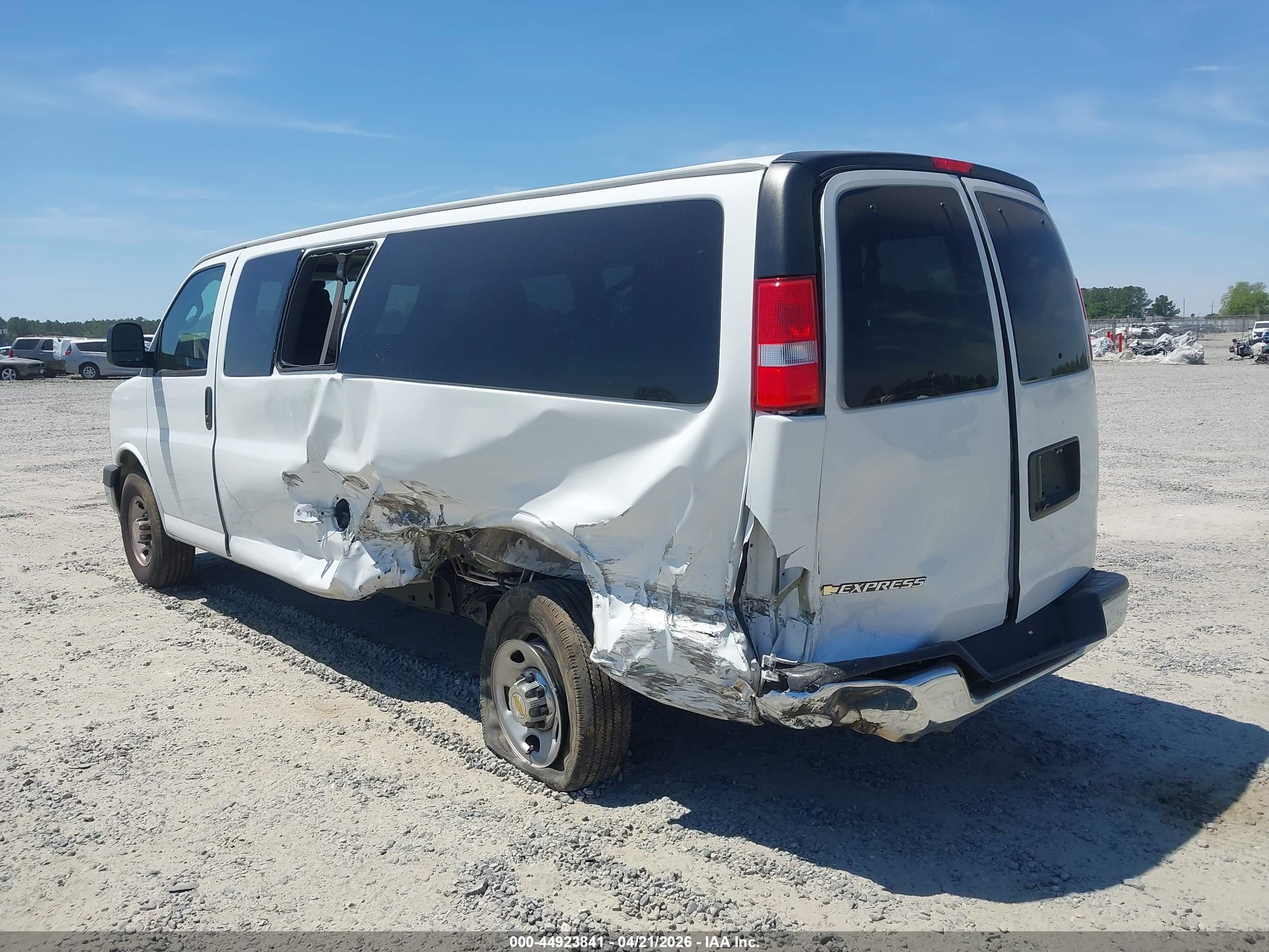 CHEVROLET EXPRESS image 6