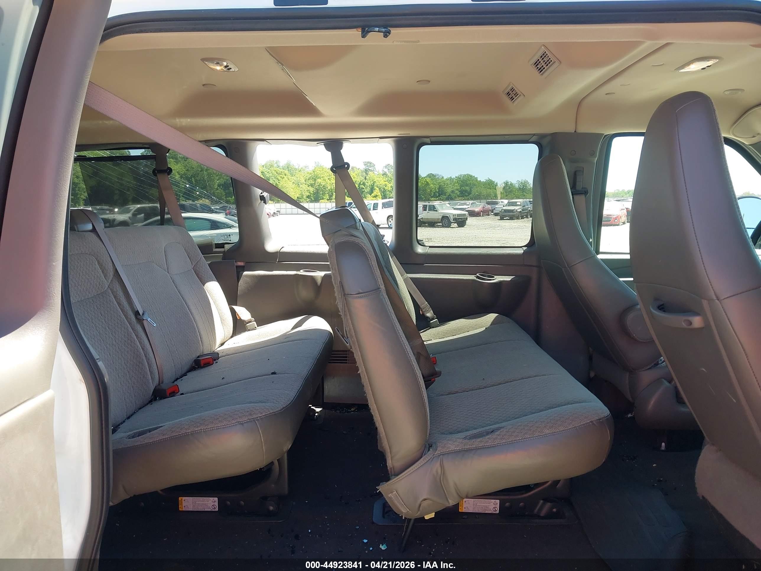 CHEVROLET EXPRESS image 8