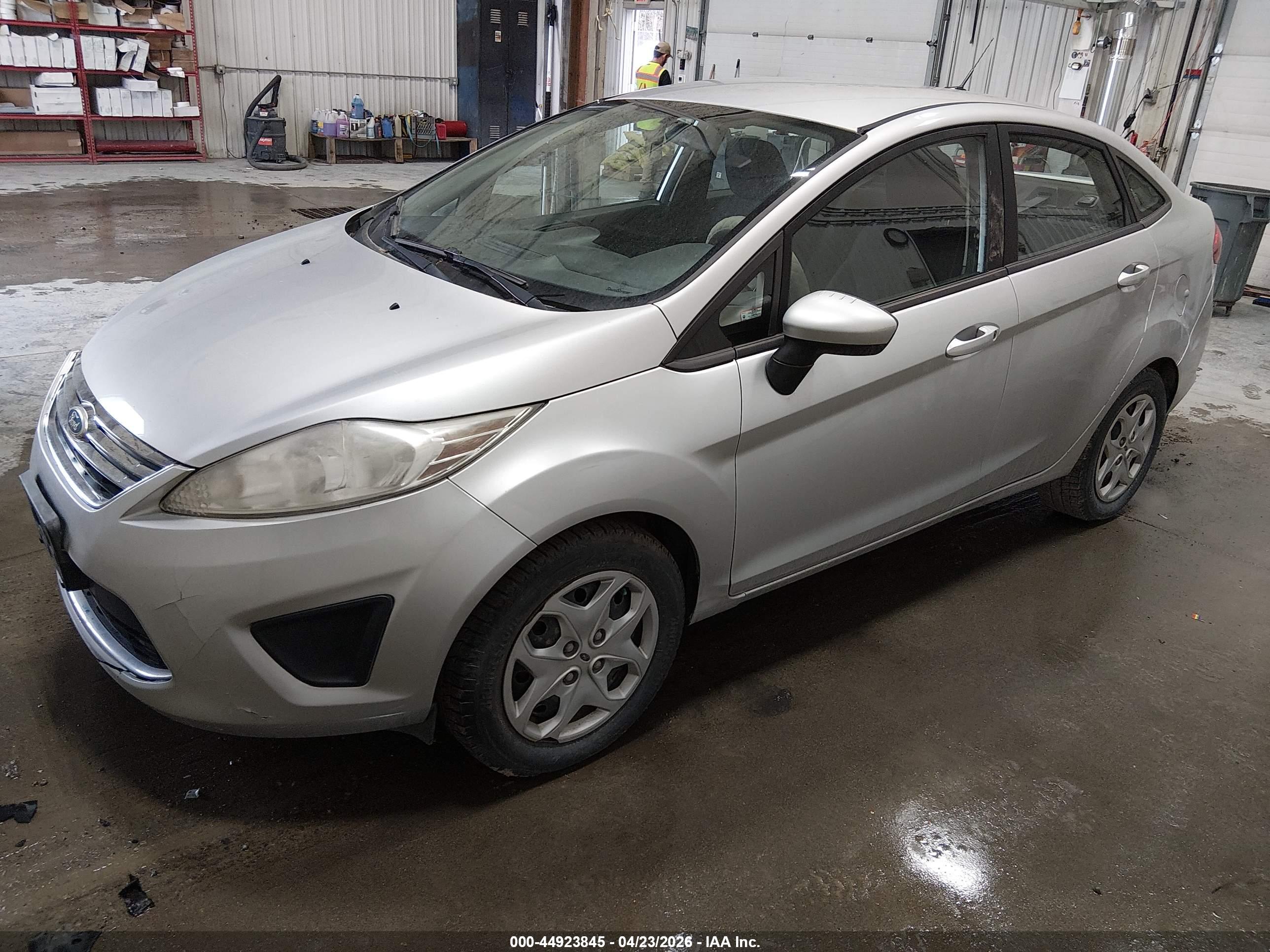 FORD FIESTA image 2