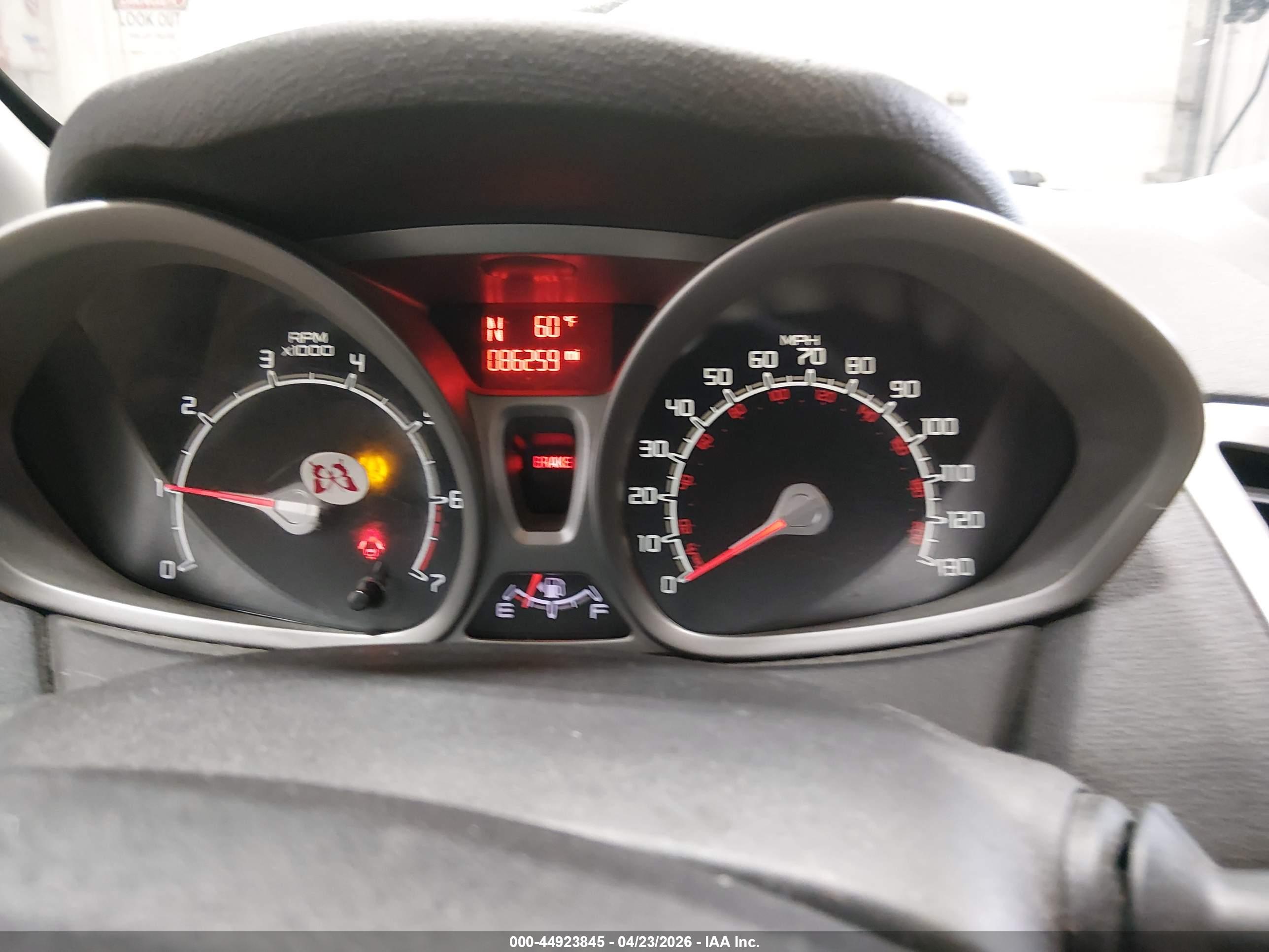 FORD FIESTA image 7