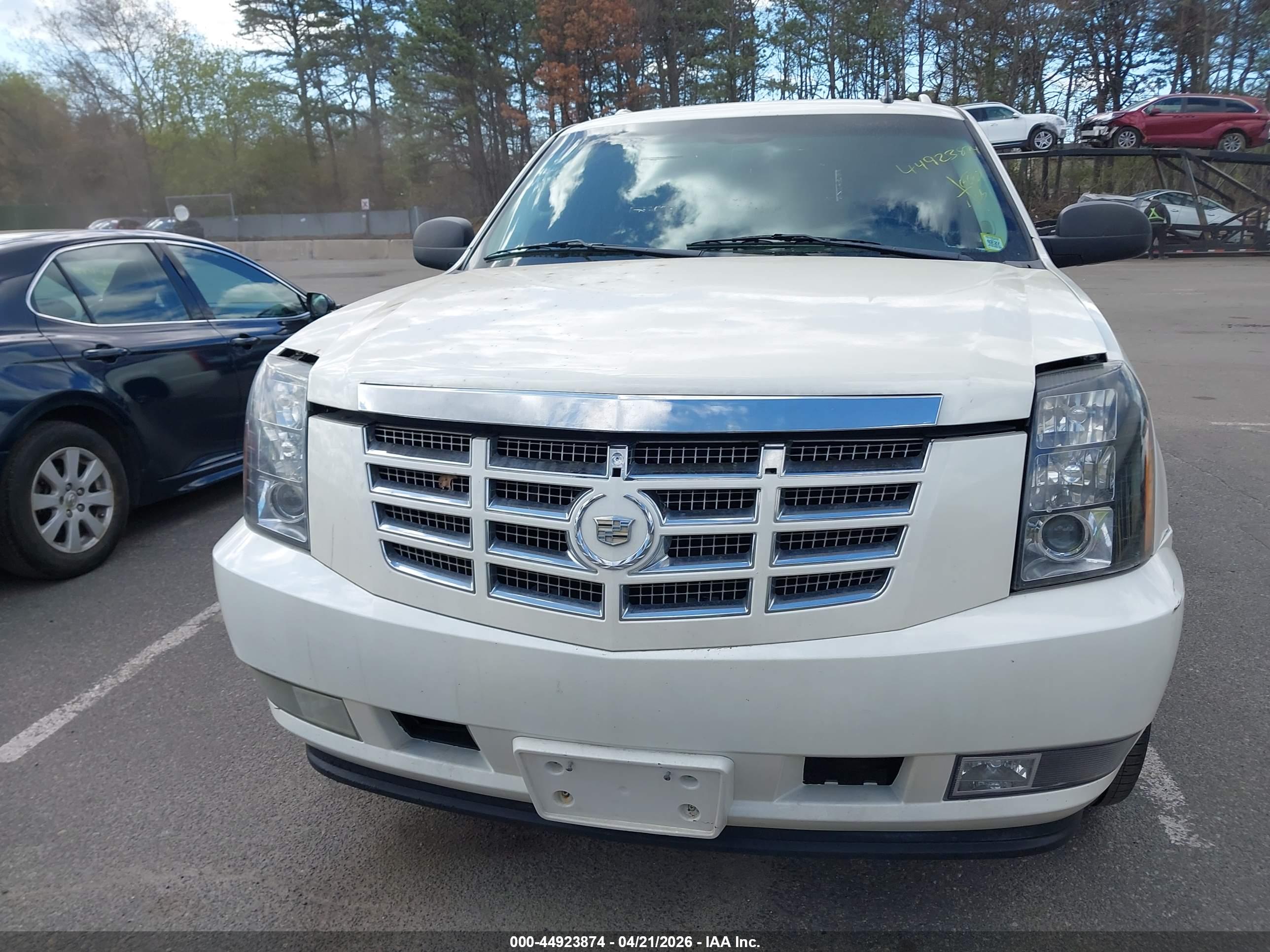 CADILLAC ESCALADE image 6
