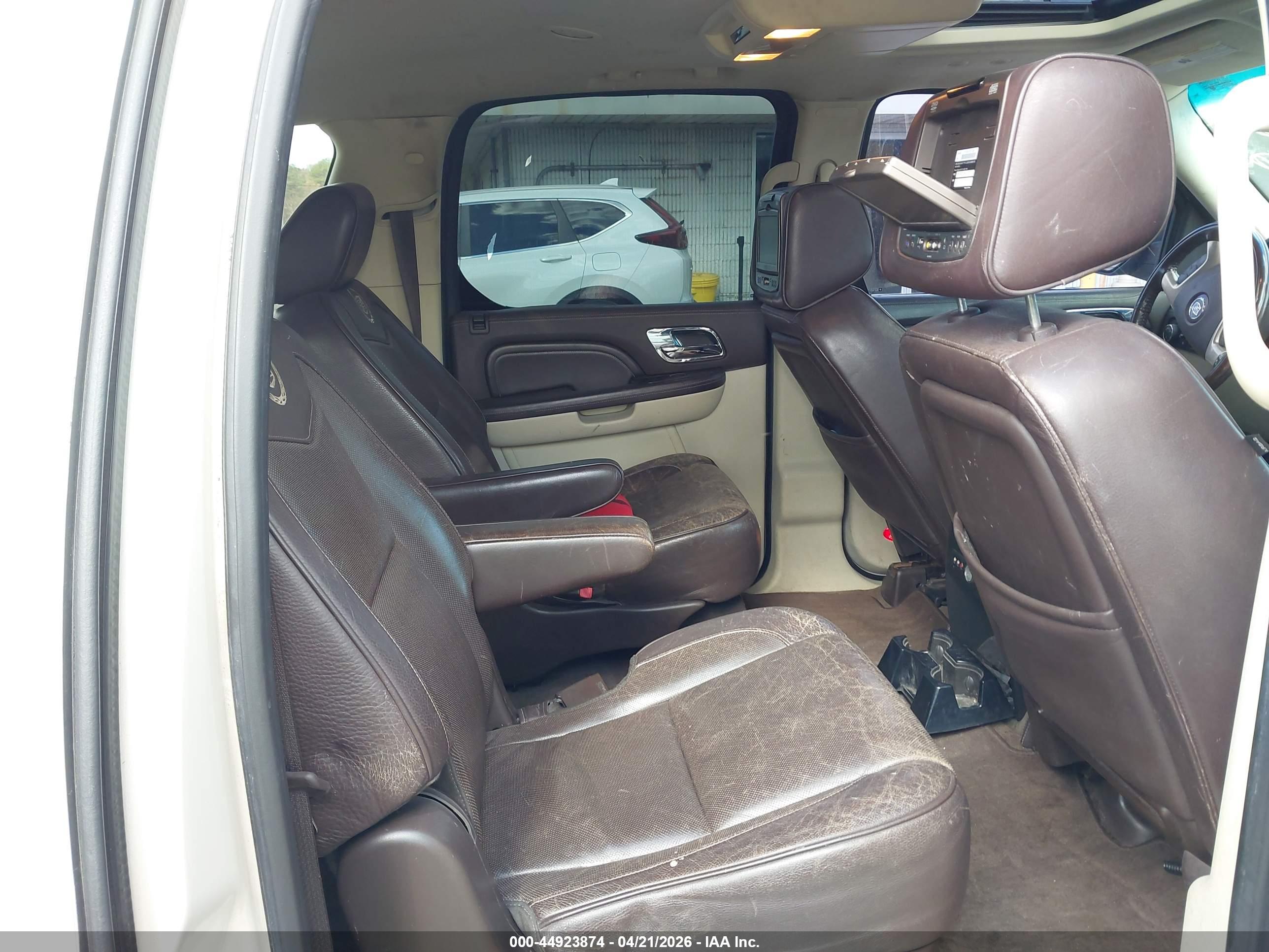 CADILLAC ESCALADE image 8