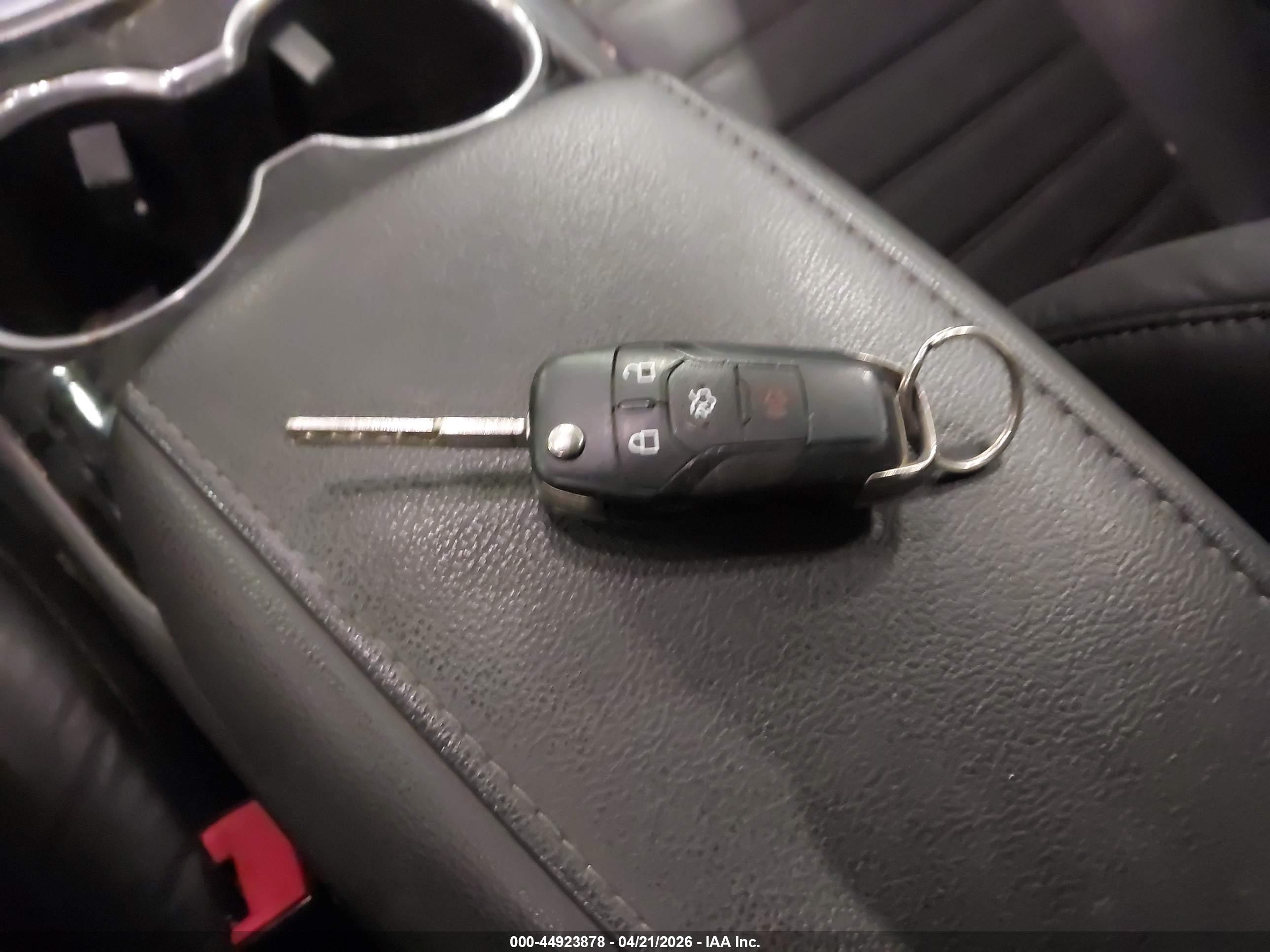 FORD FUSION image 11
