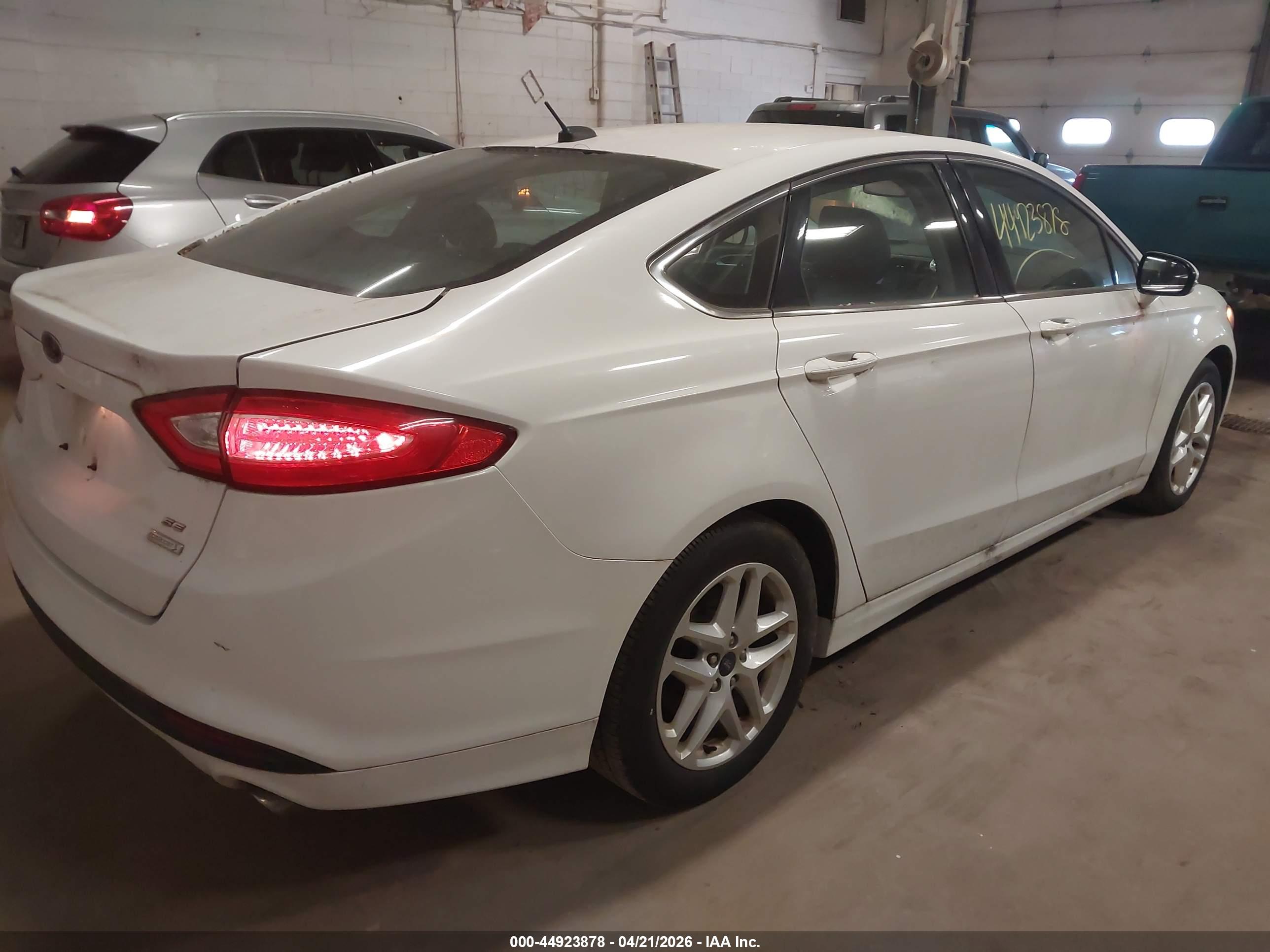 FORD FUSION image 4