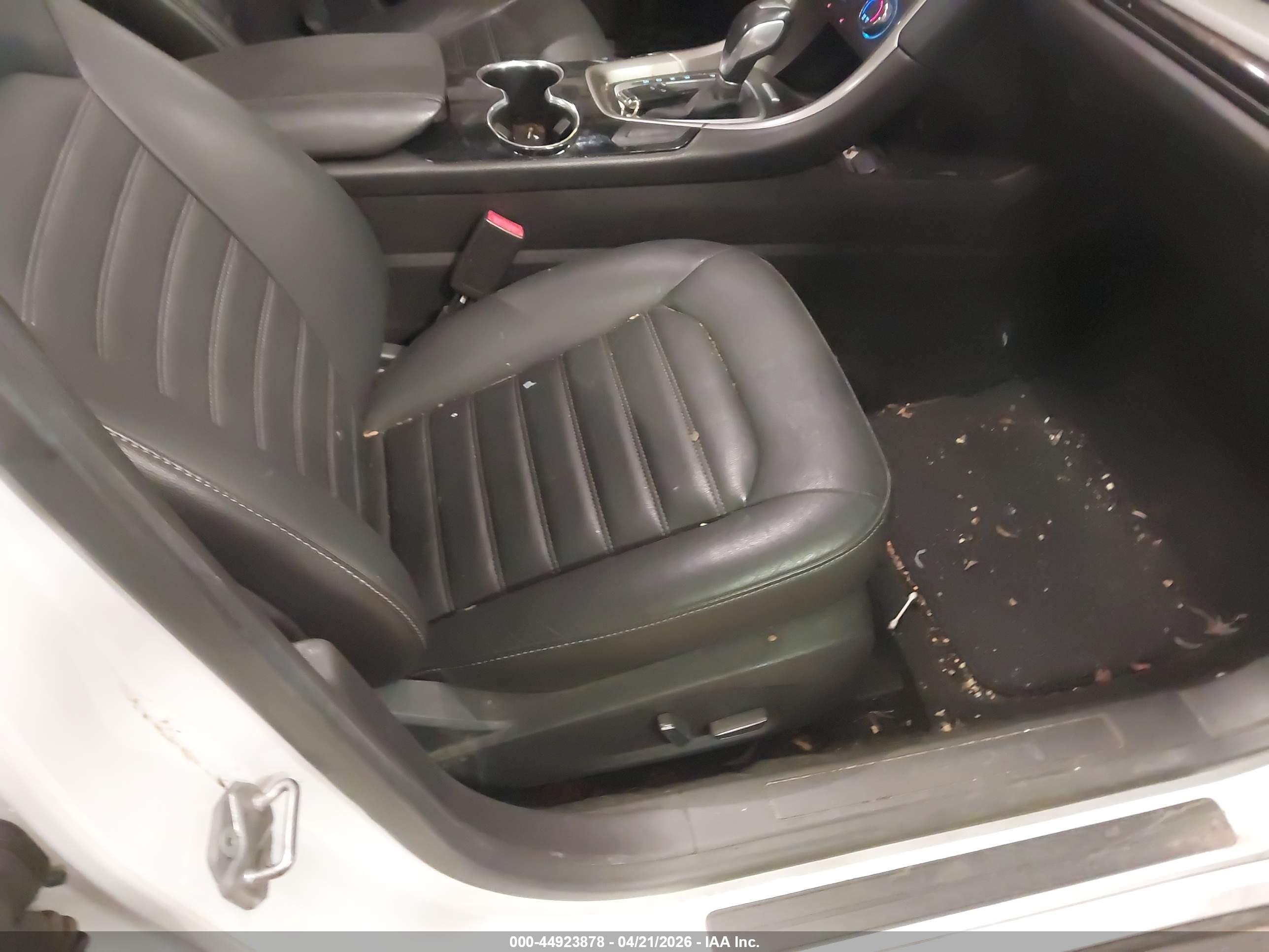FORD FUSION image 5