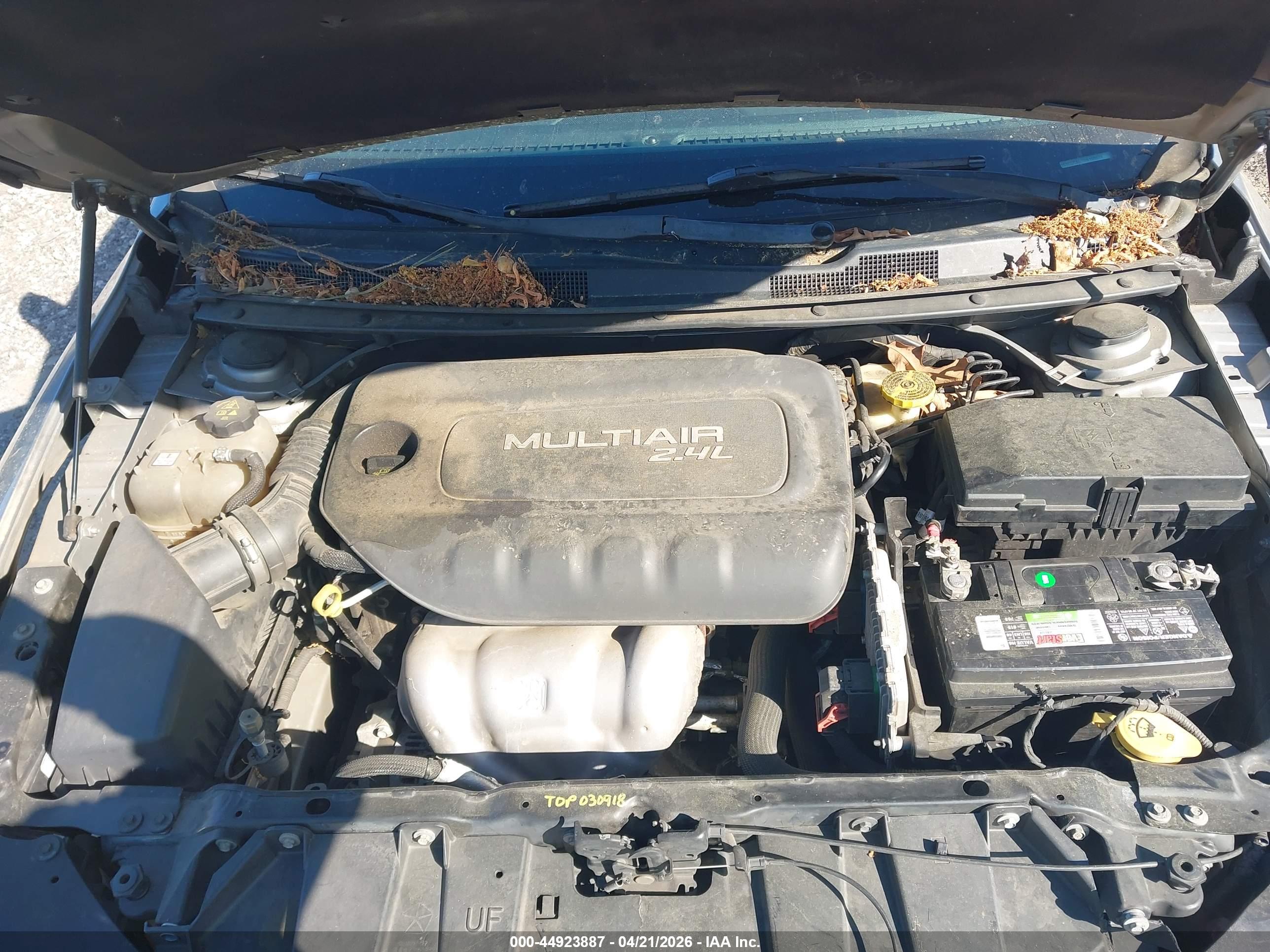 CHRYSLER 200 image 10