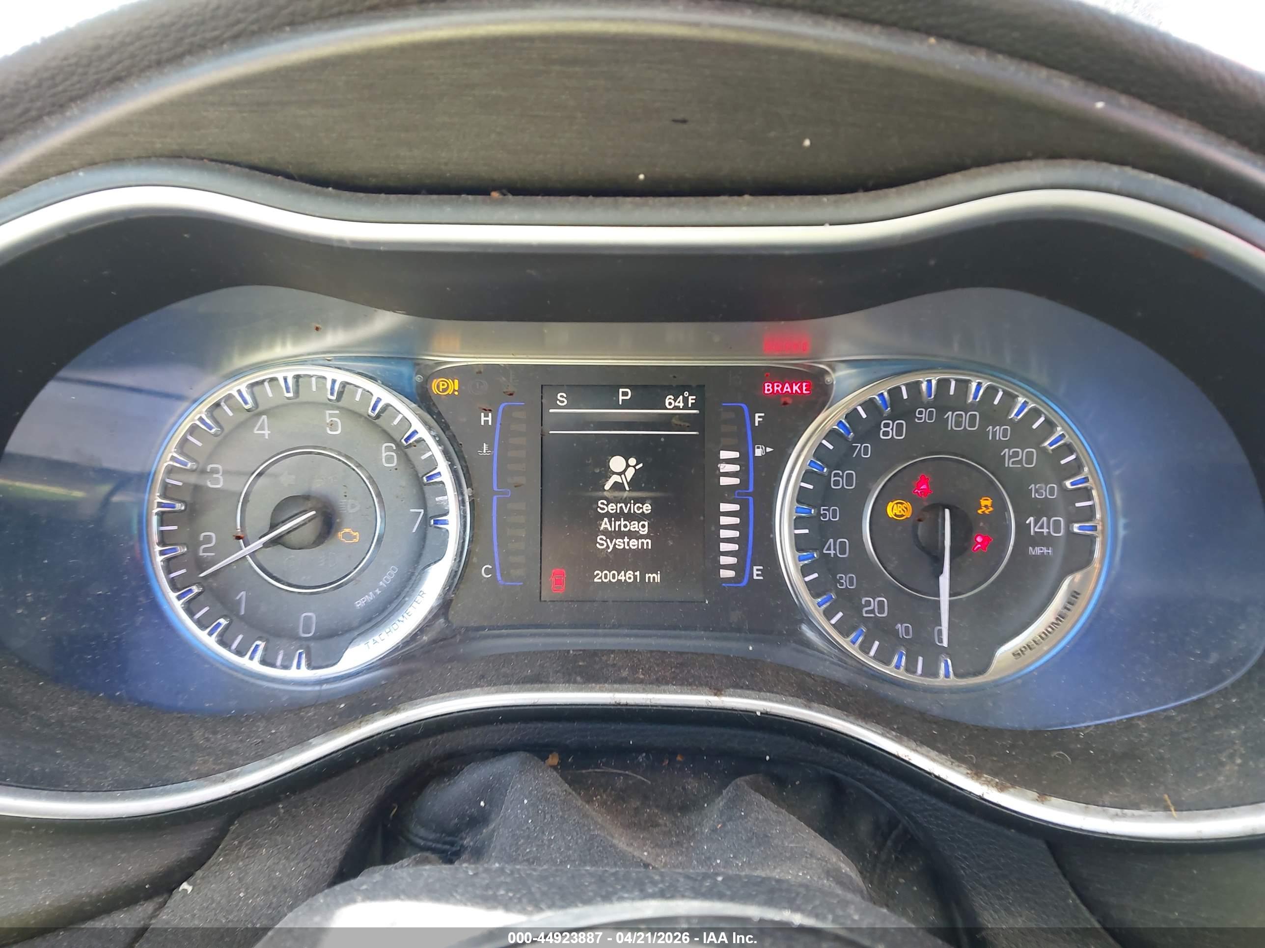 CHRYSLER 200 image 7