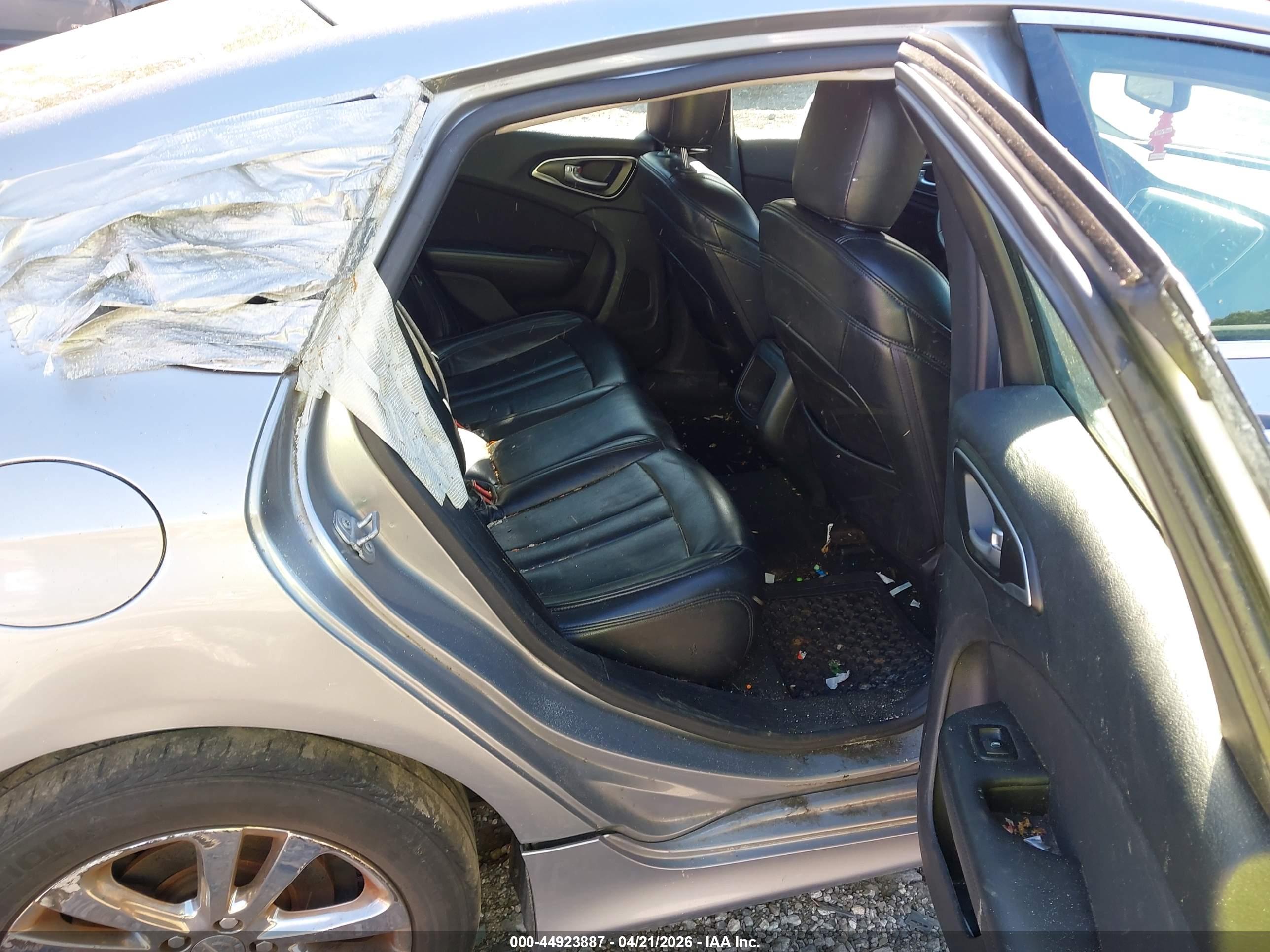 CHRYSLER 200 image 8