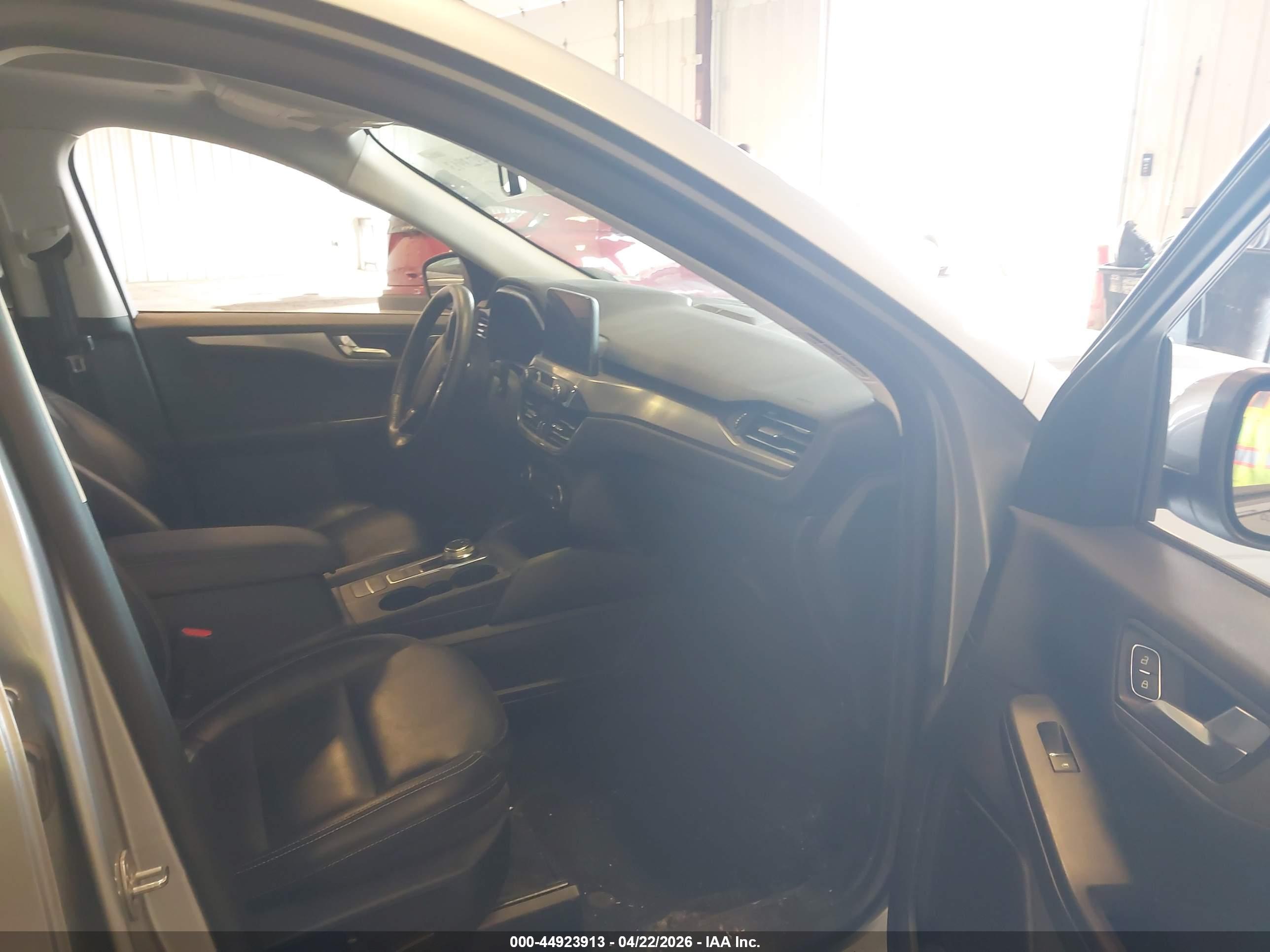FORD ESCAPE image 5