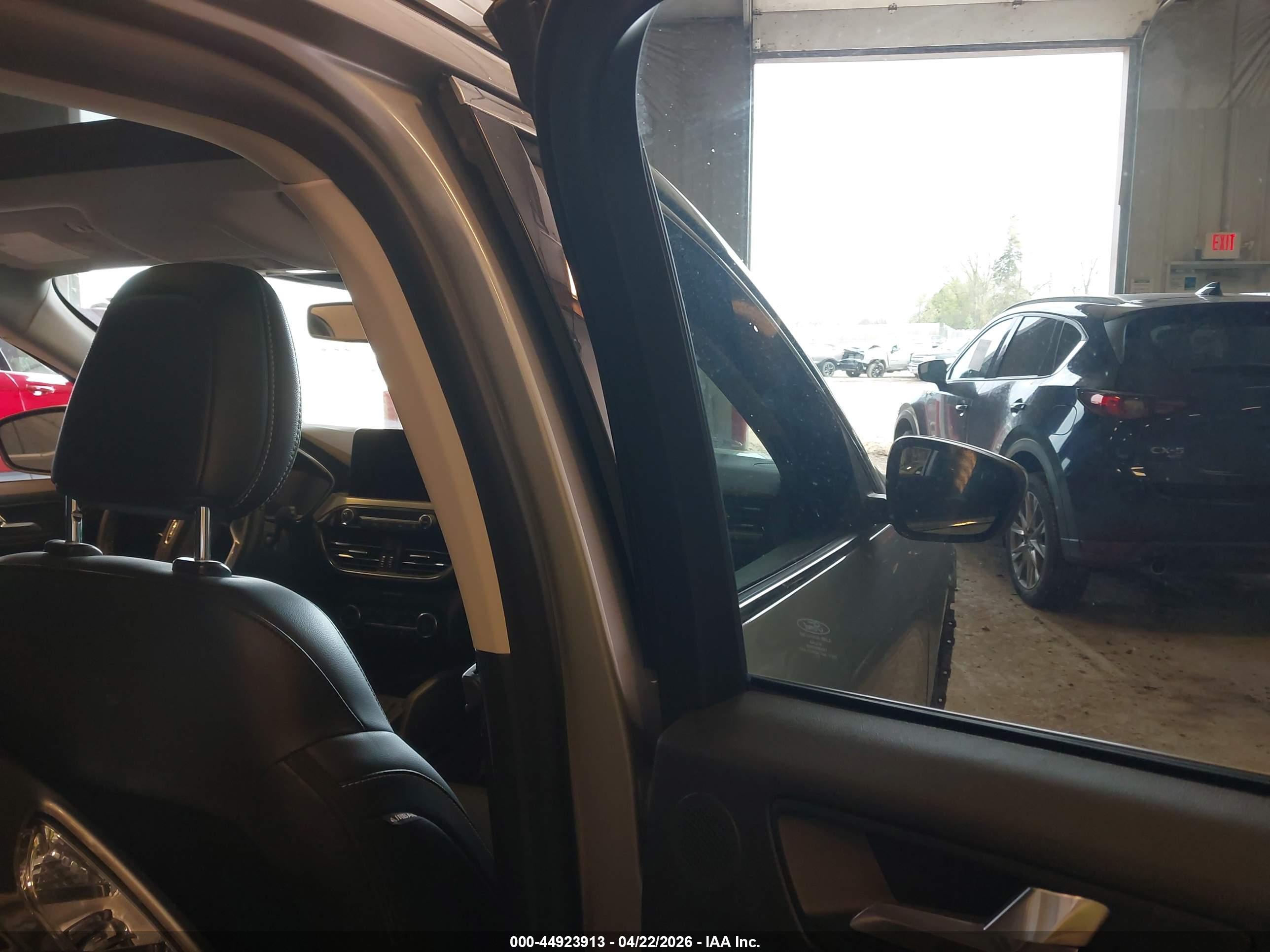 FORD ESCAPE image 8
