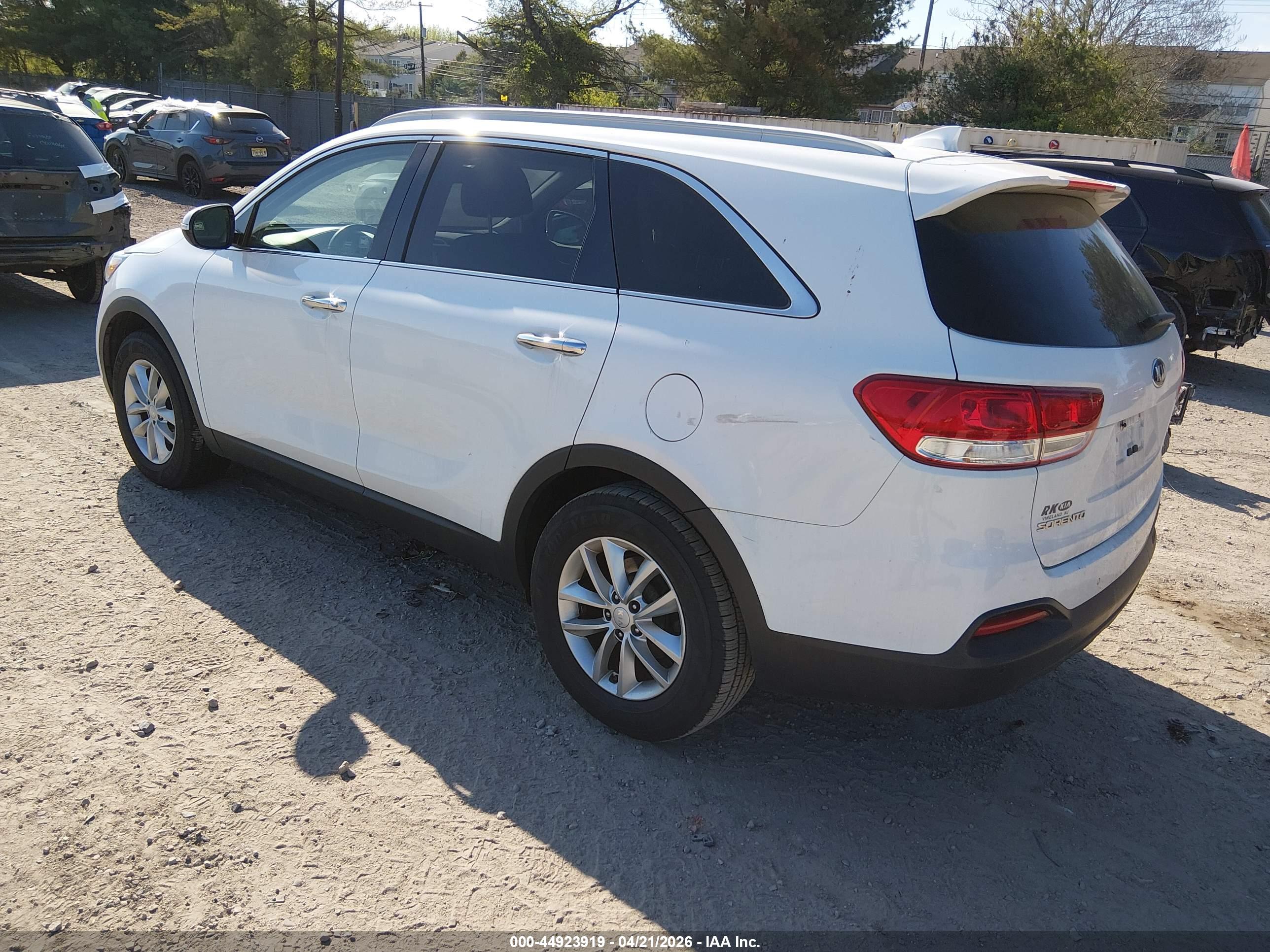 KIA SORENTO image 3