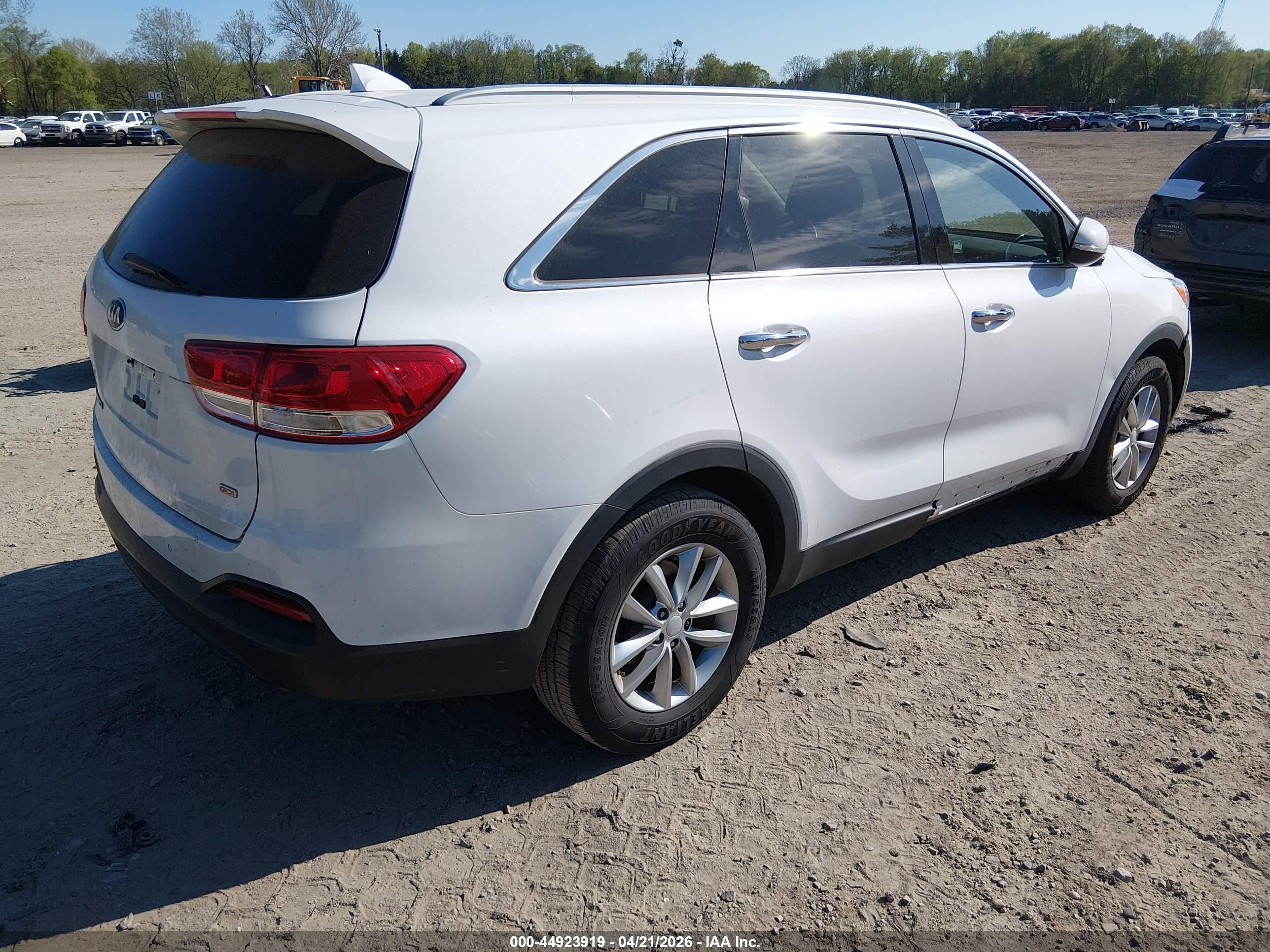 KIA SORENTO image 4
