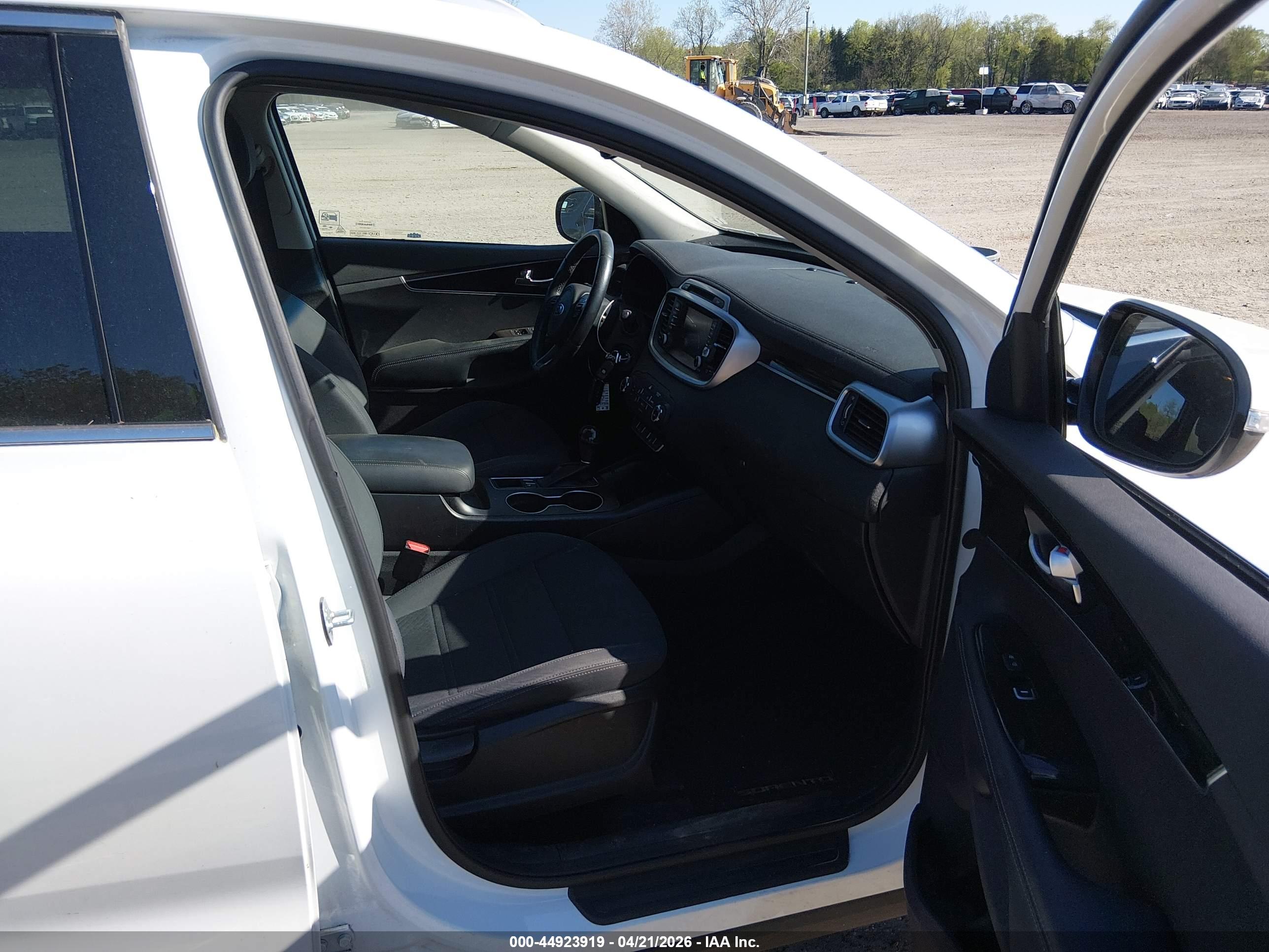 KIA SORENTO image 5