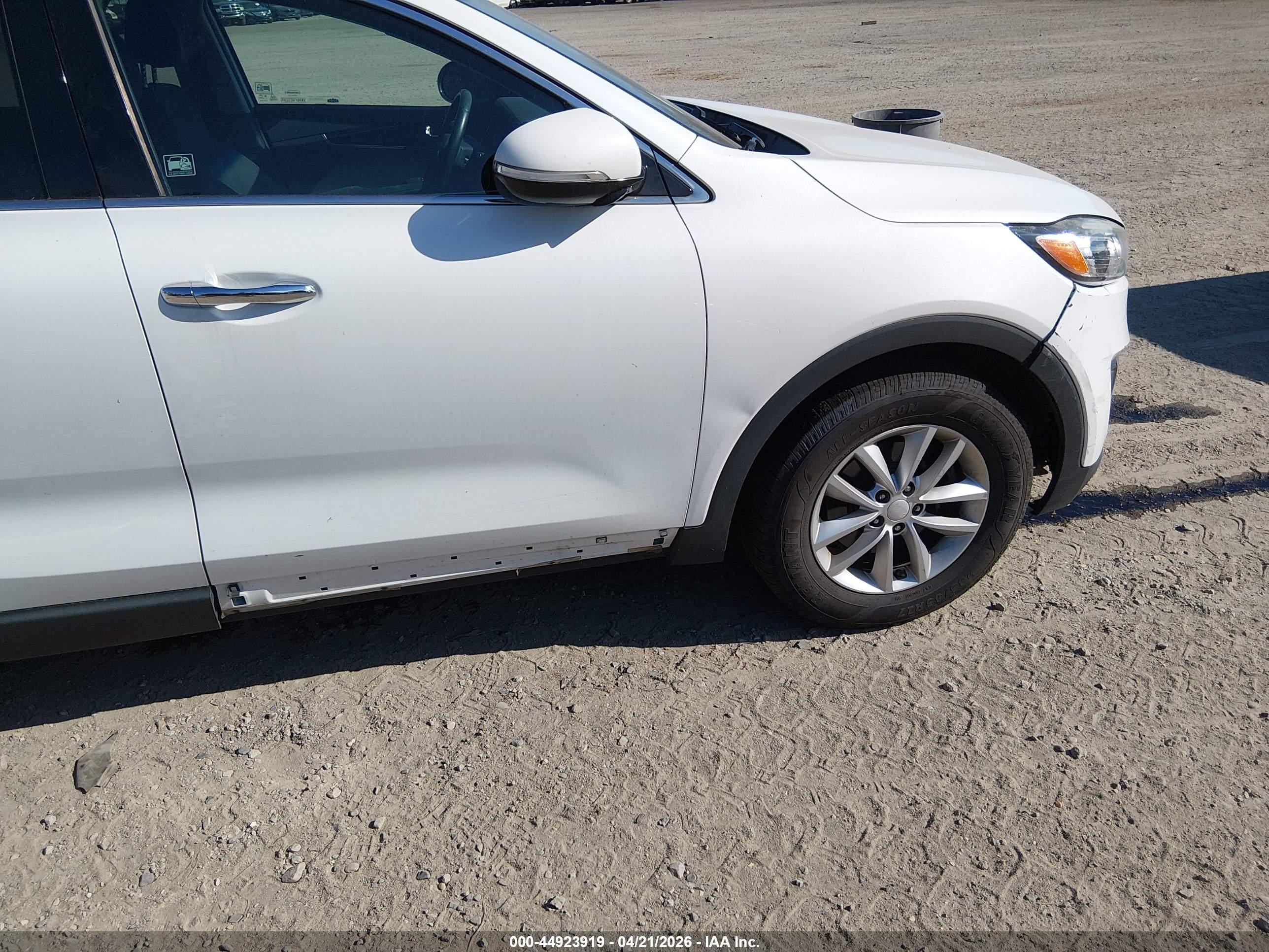 KIA SORENTO image 6