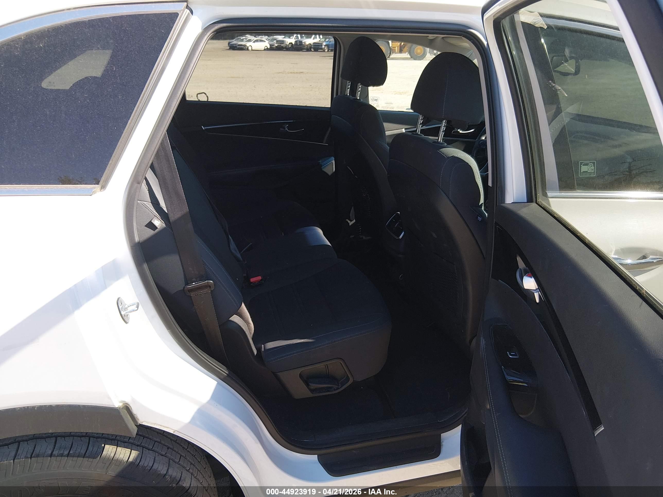 KIA SORENTO image 8
