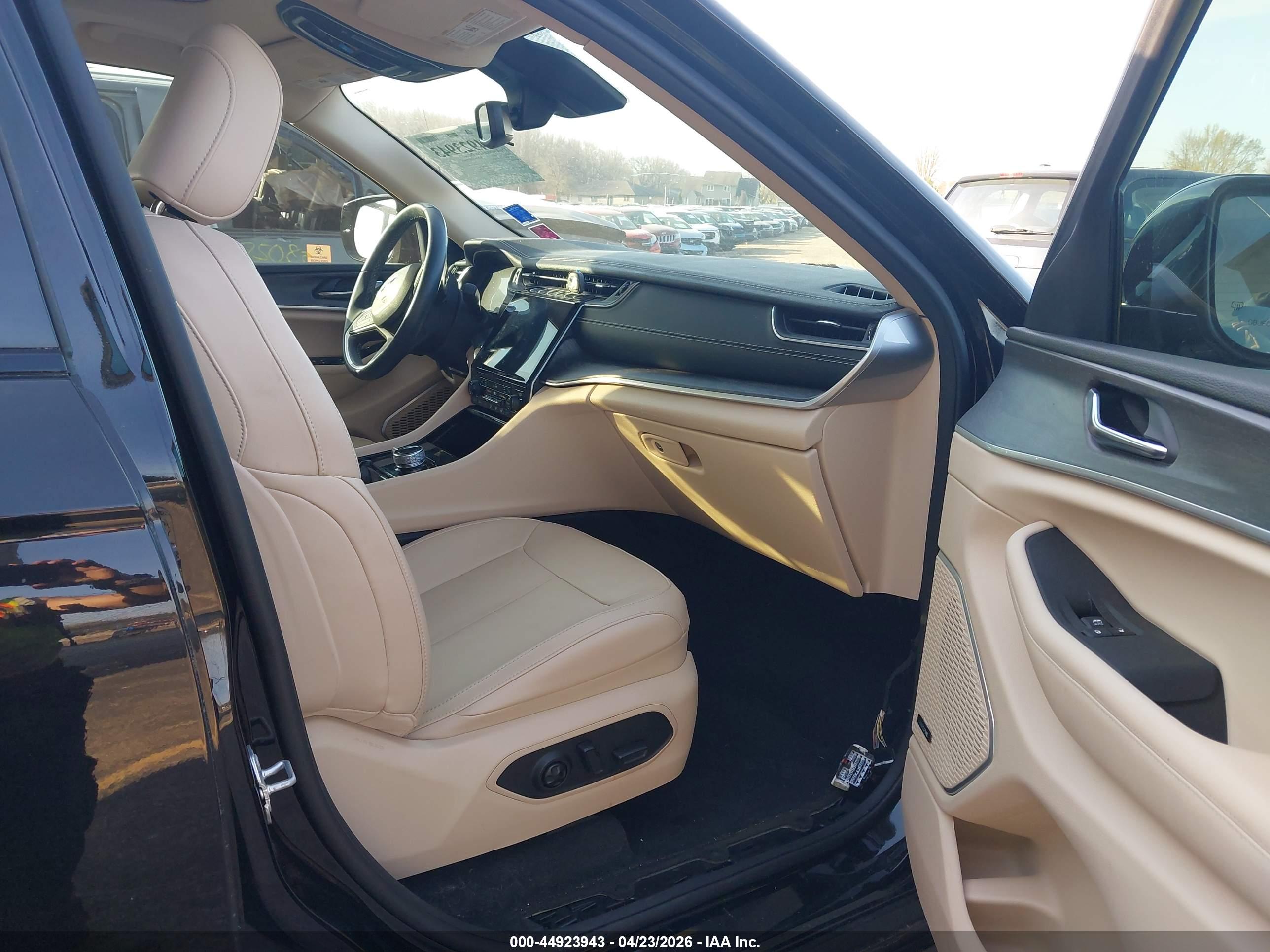 JEEP GRAND image 5