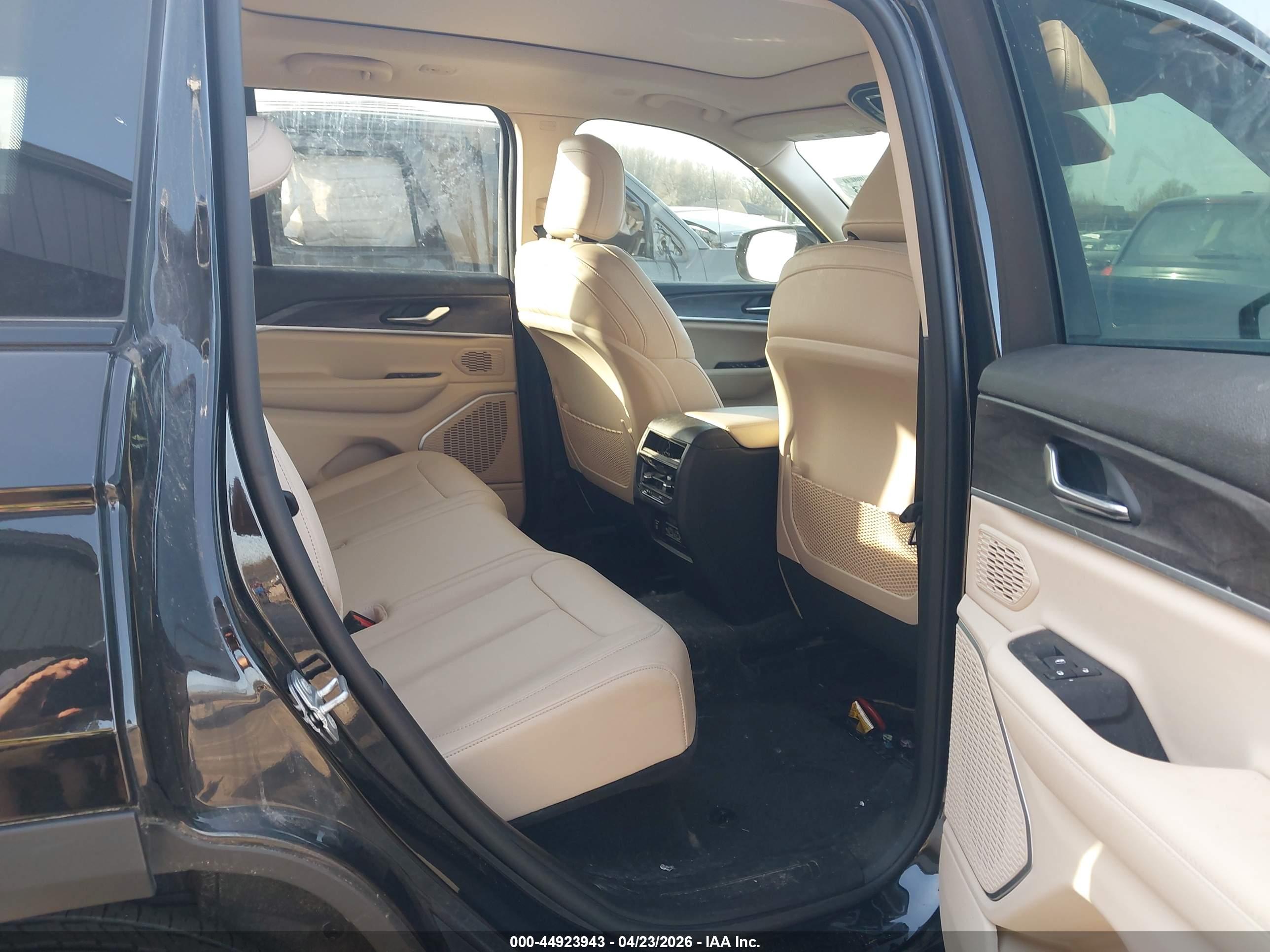 JEEP GRAND image 8