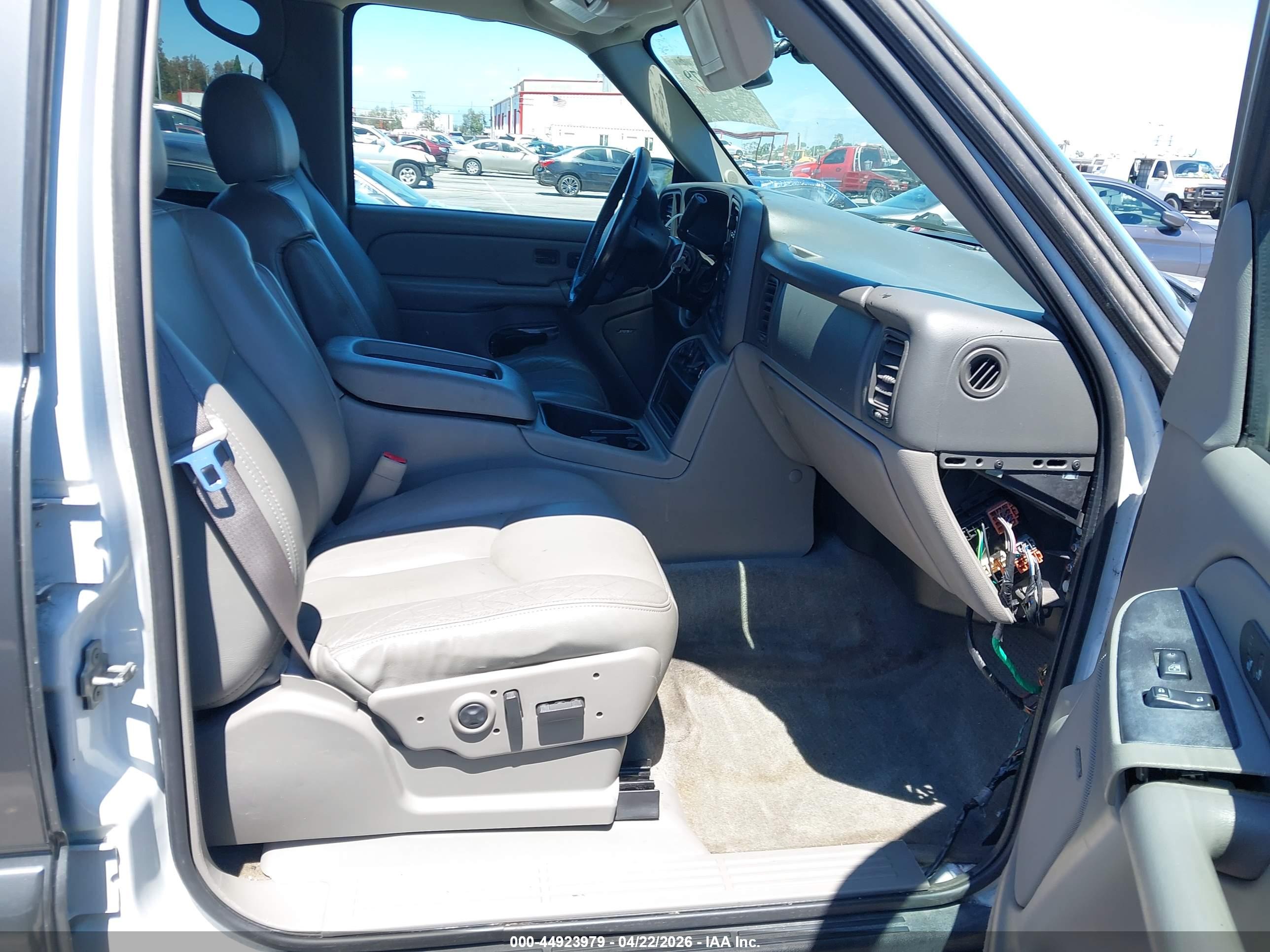 CHEVROLET TAHOE image 5