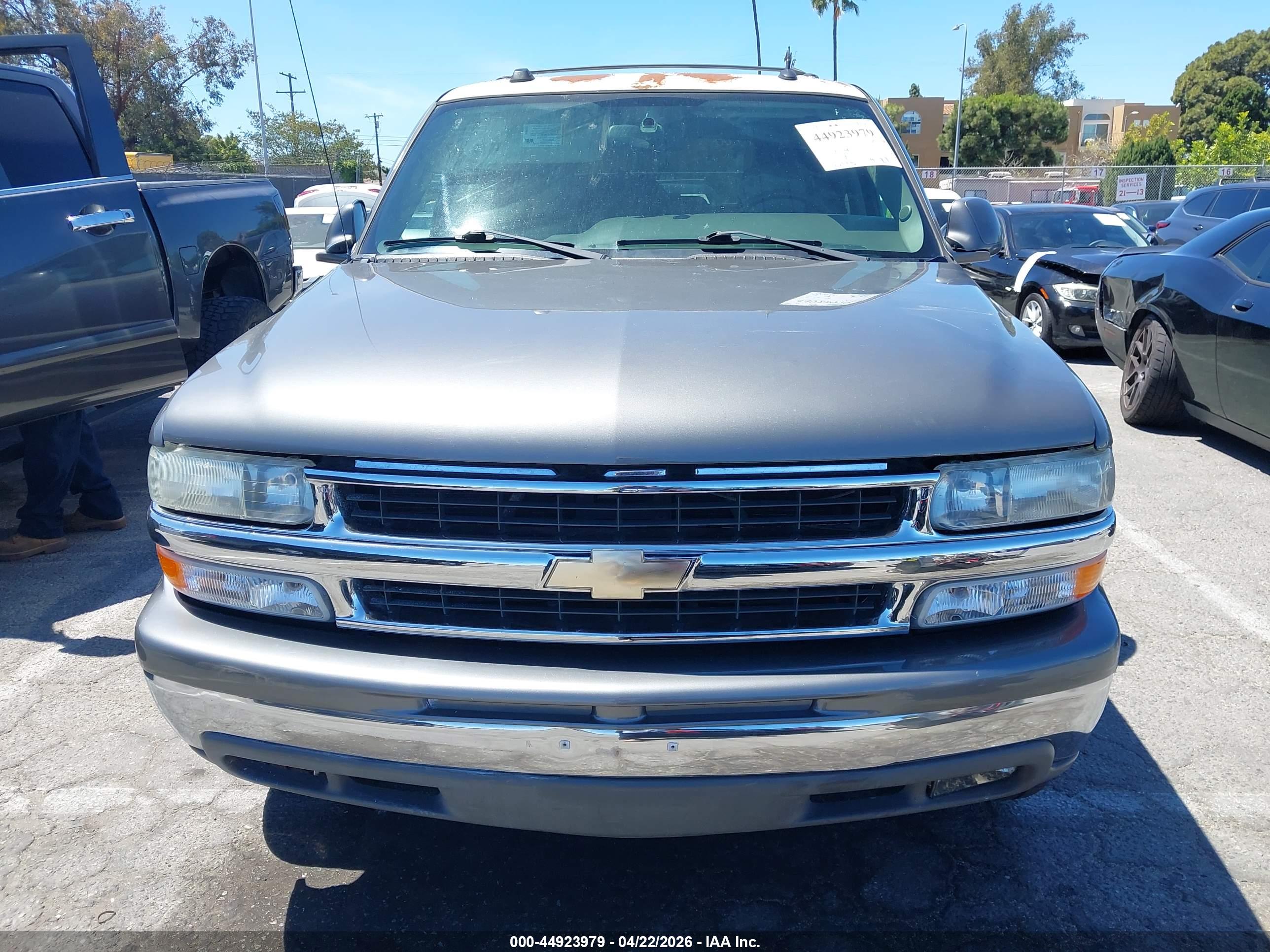 CHEVROLET TAHOE image 6