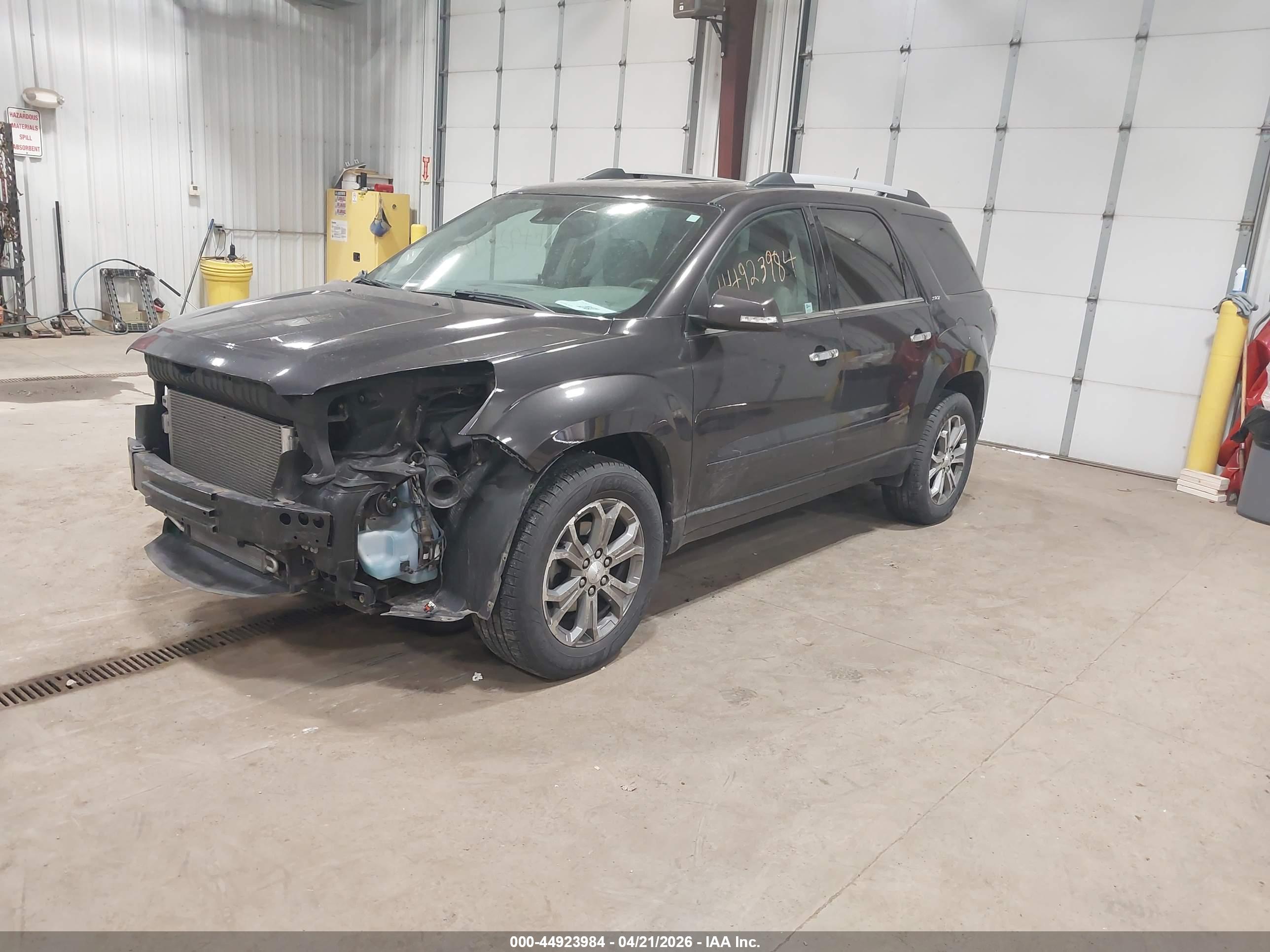 GMC ACADIA image 2