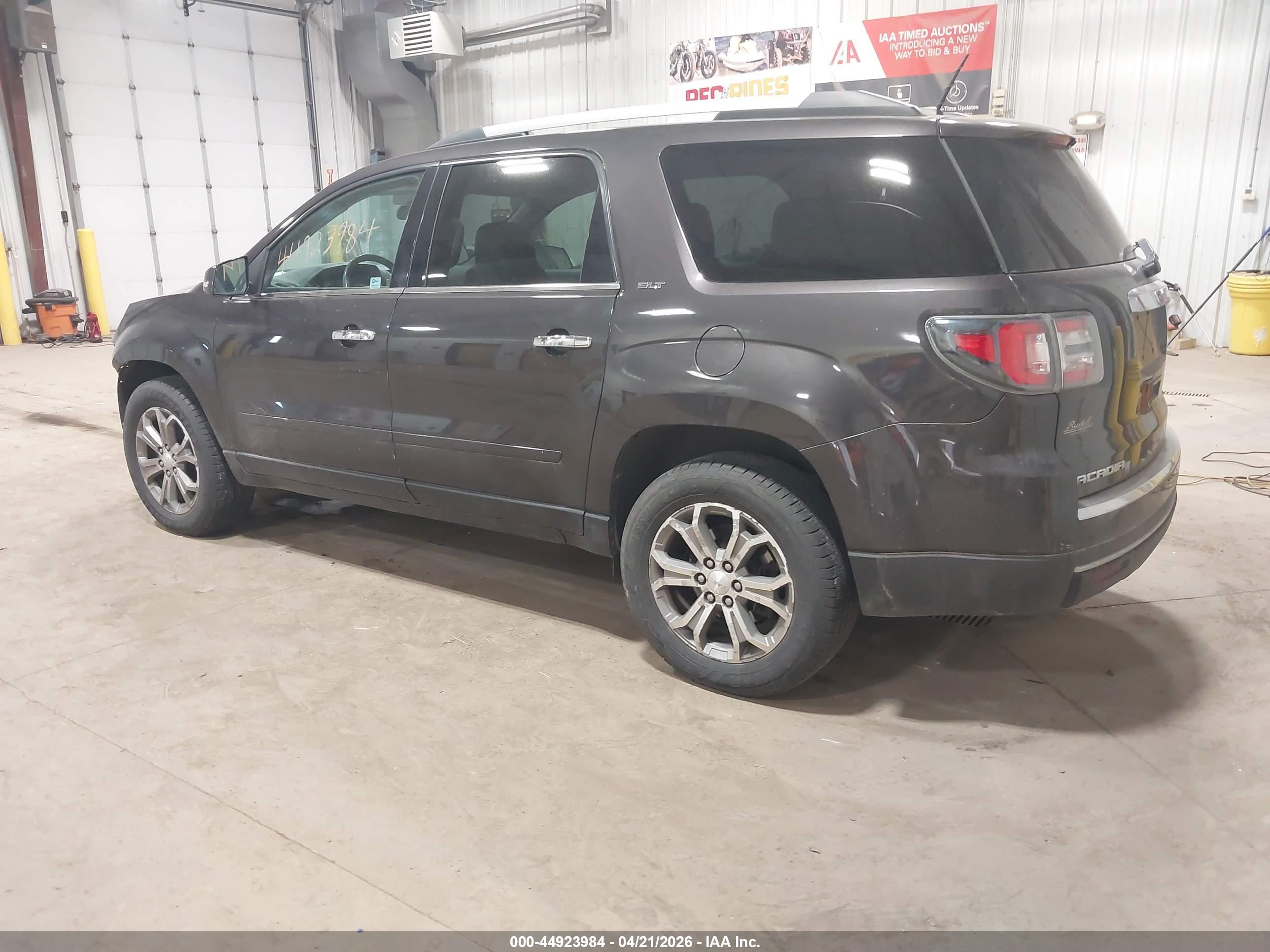 GMC ACADIA image 3
