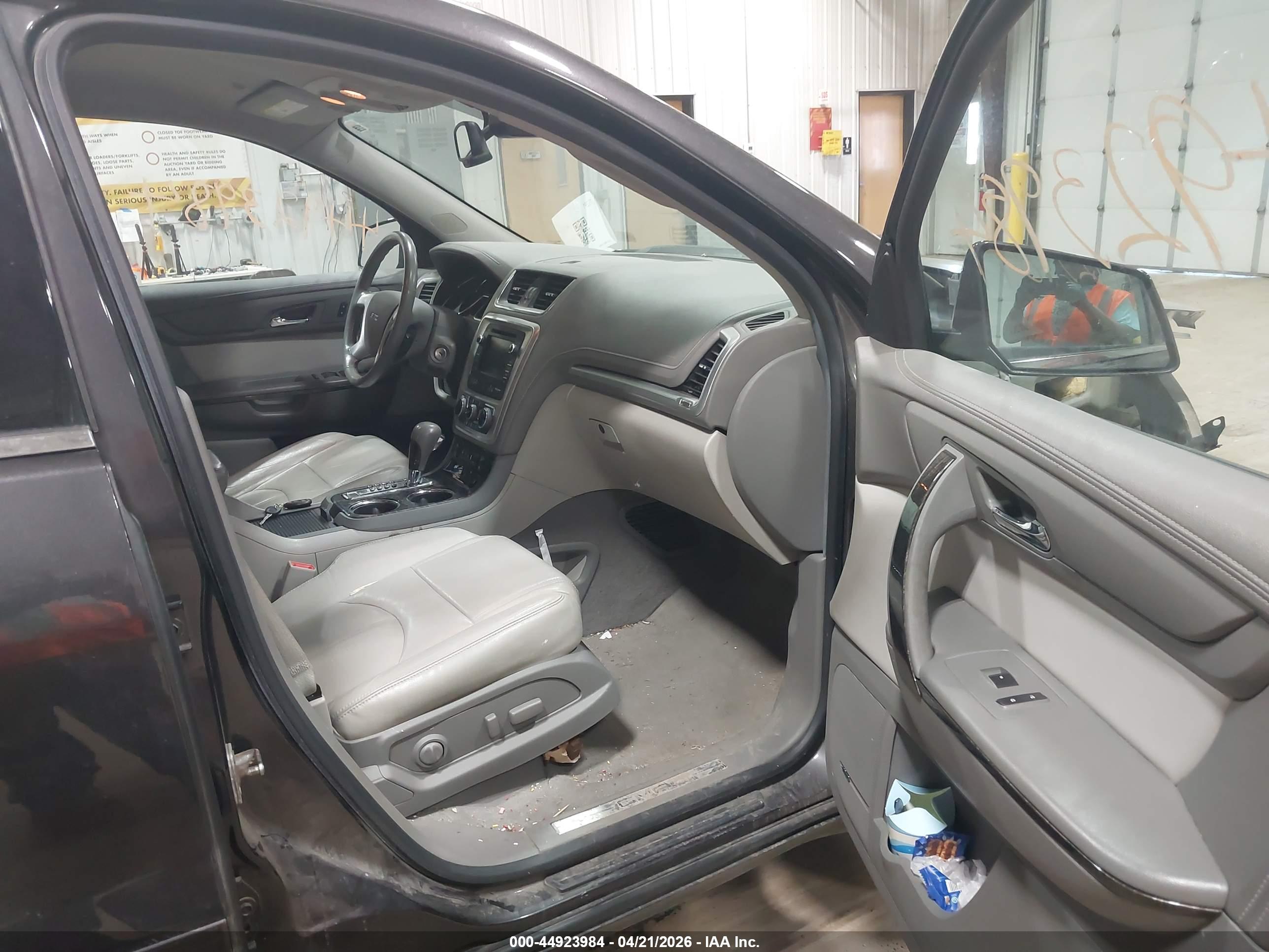 GMC ACADIA image 5