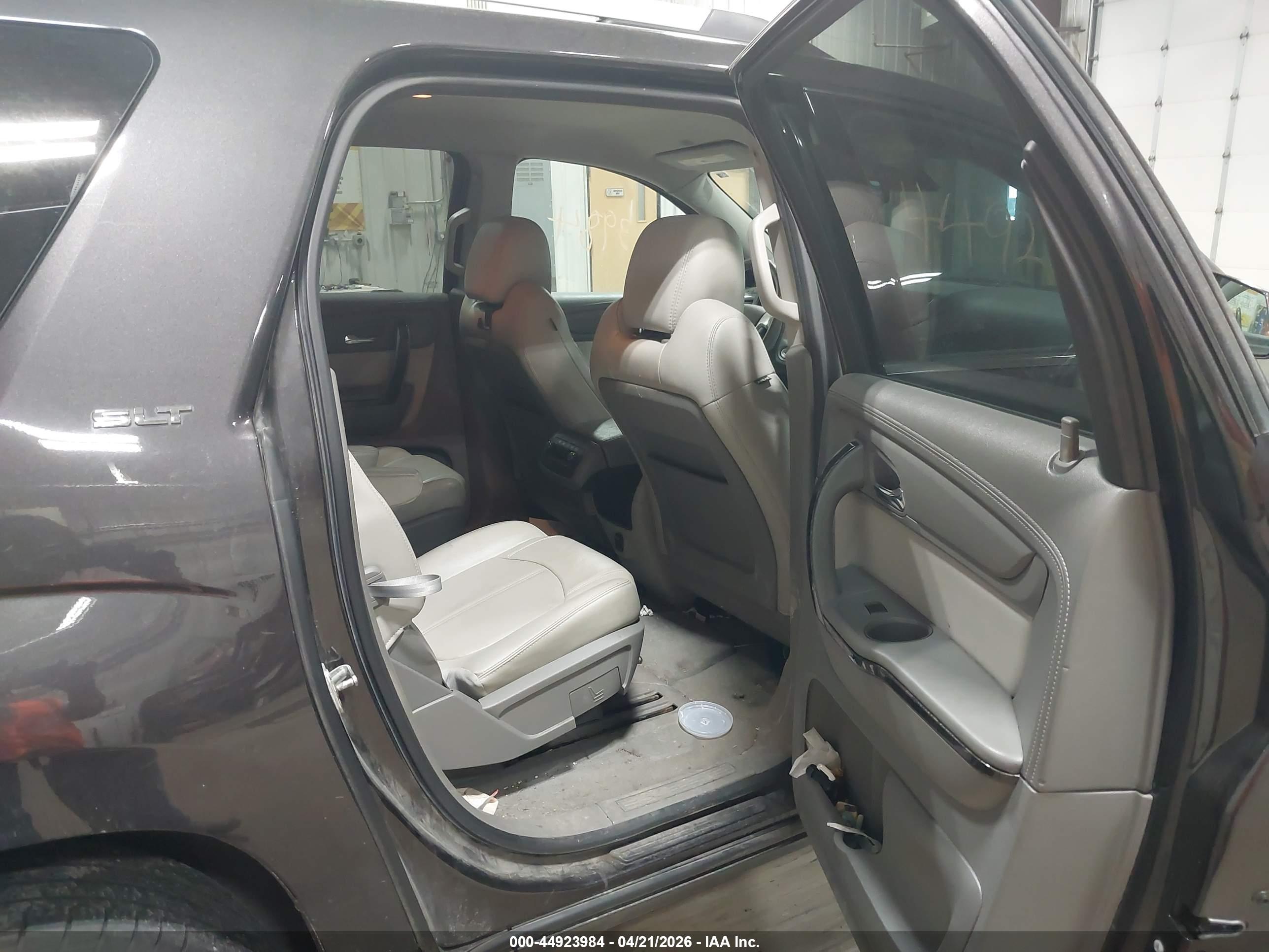 GMC ACADIA image 8