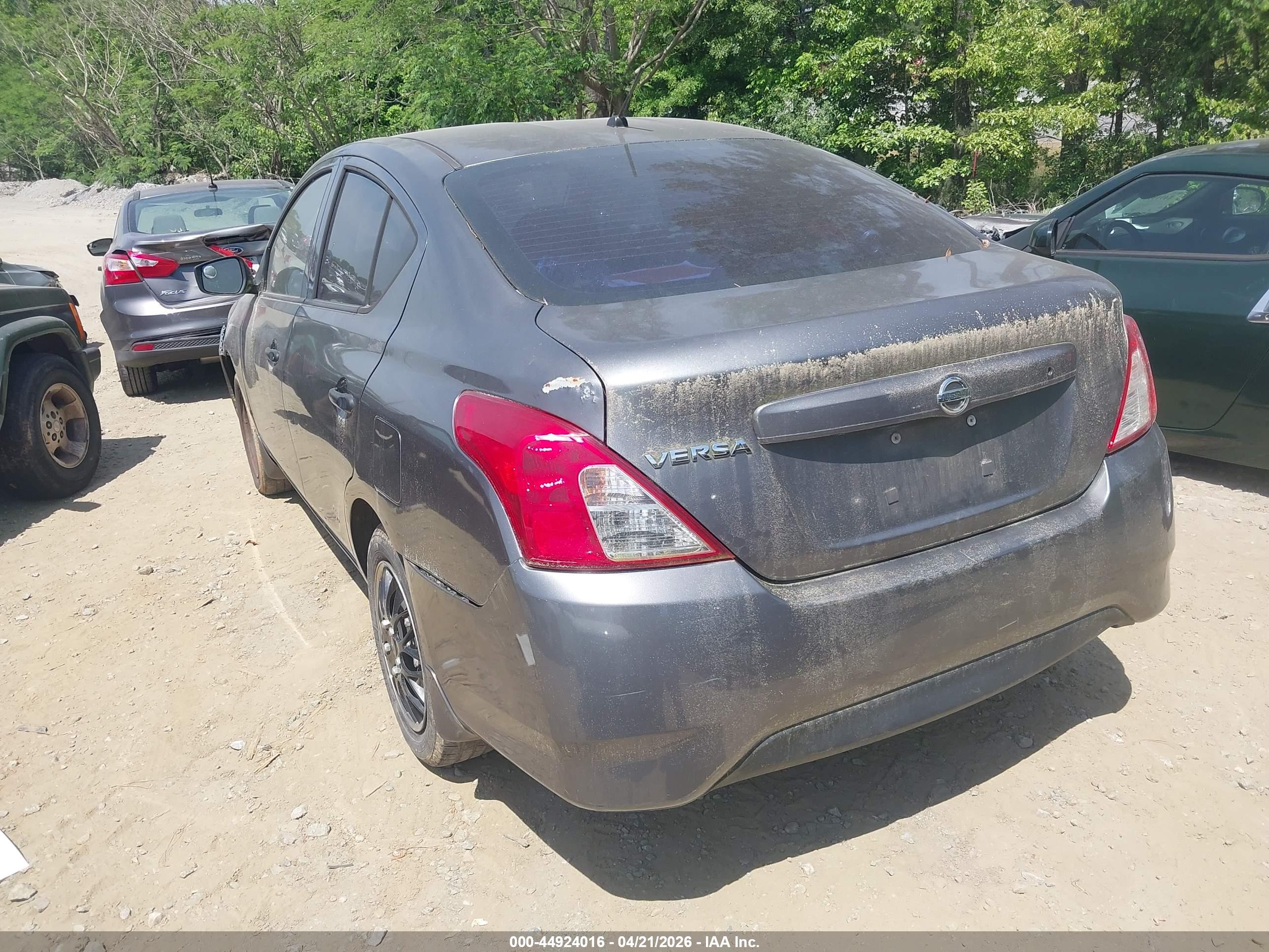 NISSAN VERSA image 3