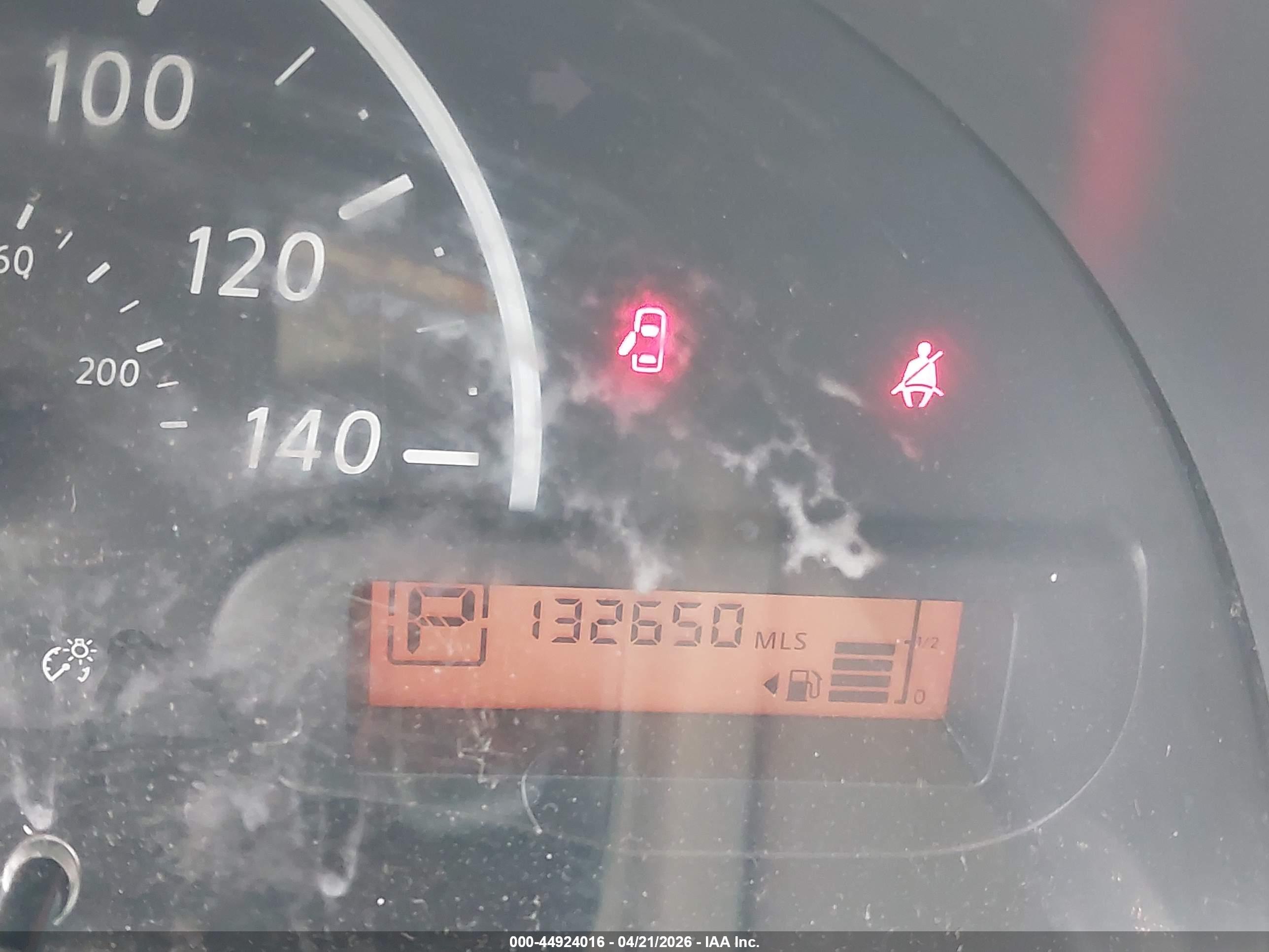 NISSAN VERSA image 7
