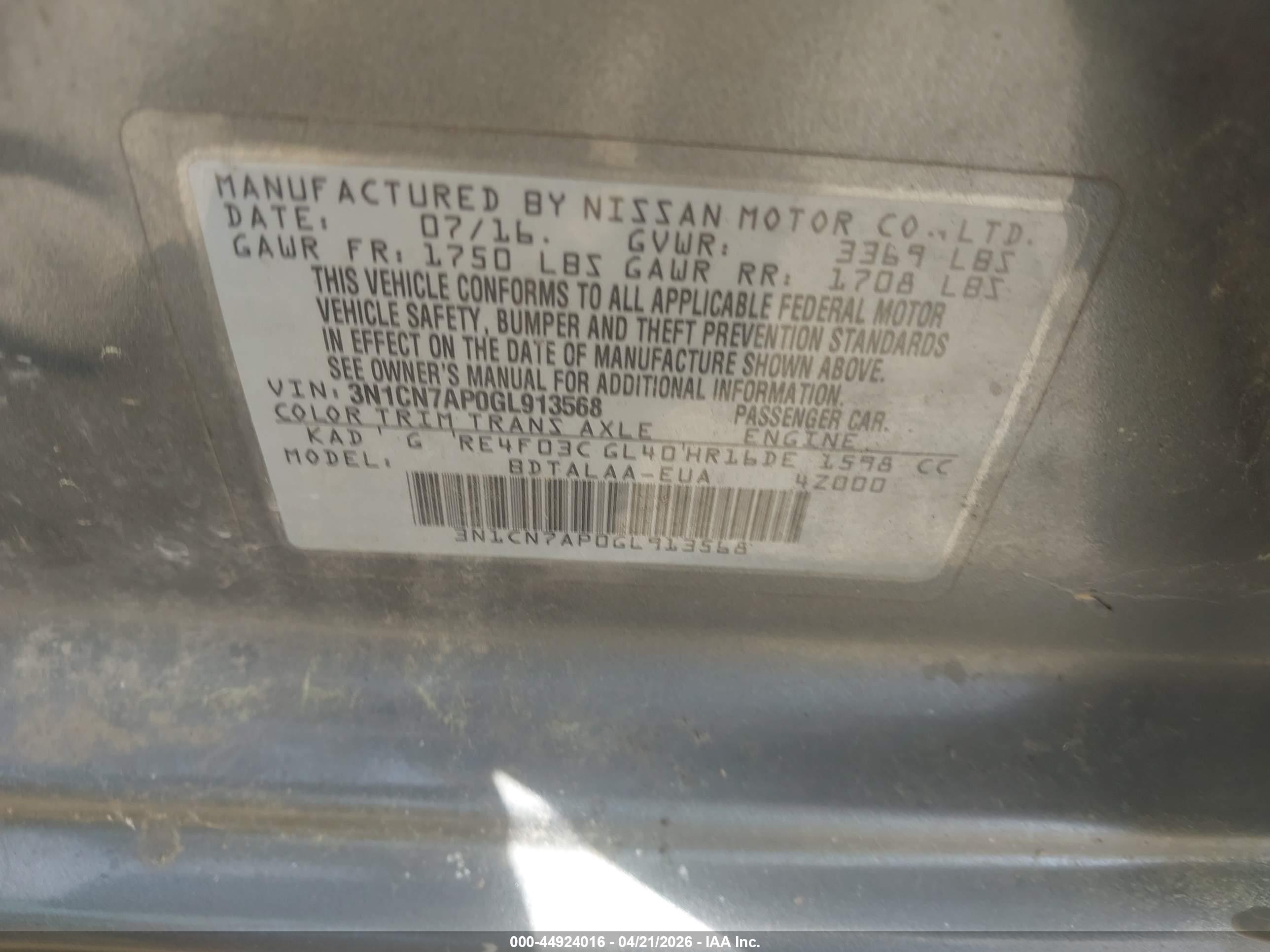 NISSAN VERSA image 9