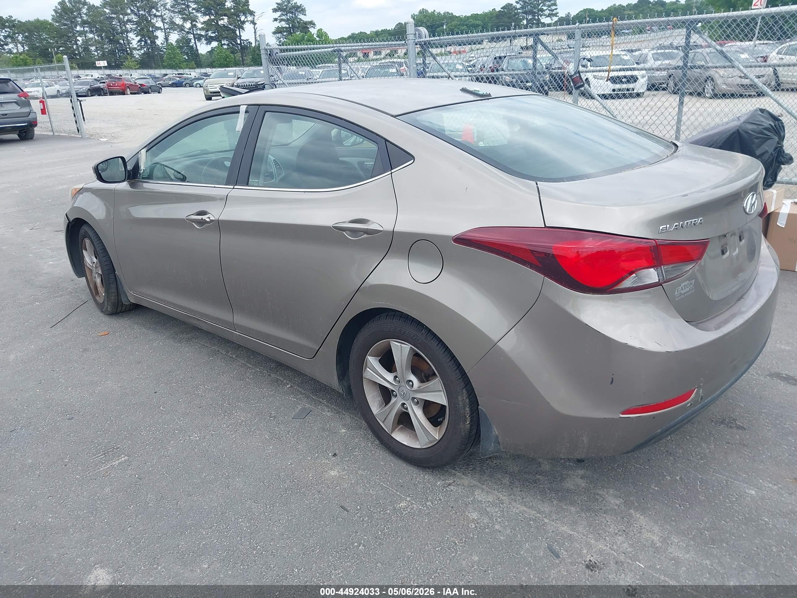 HYUNDAI ELANTRA image 3