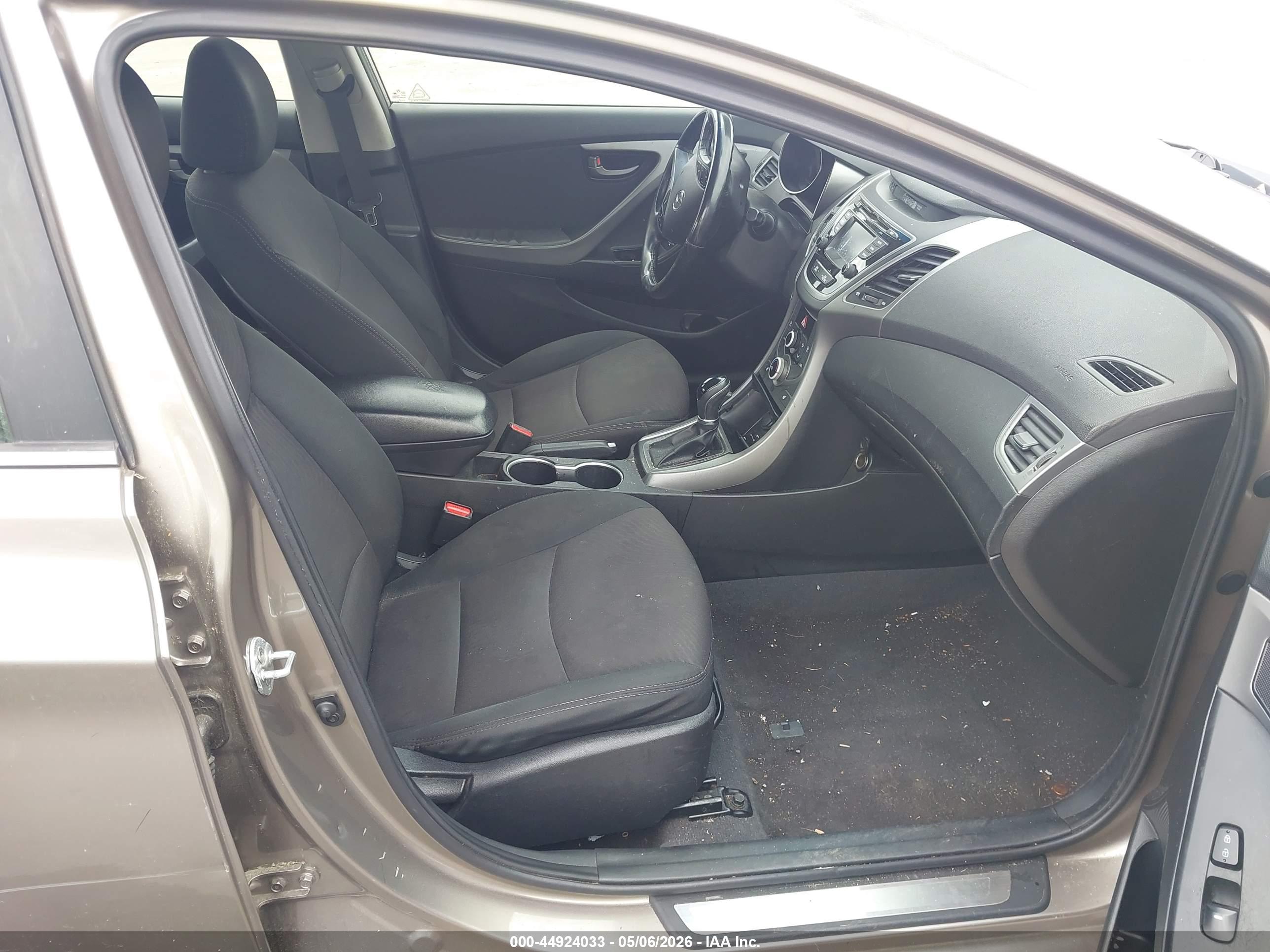 HYUNDAI ELANTRA image 5