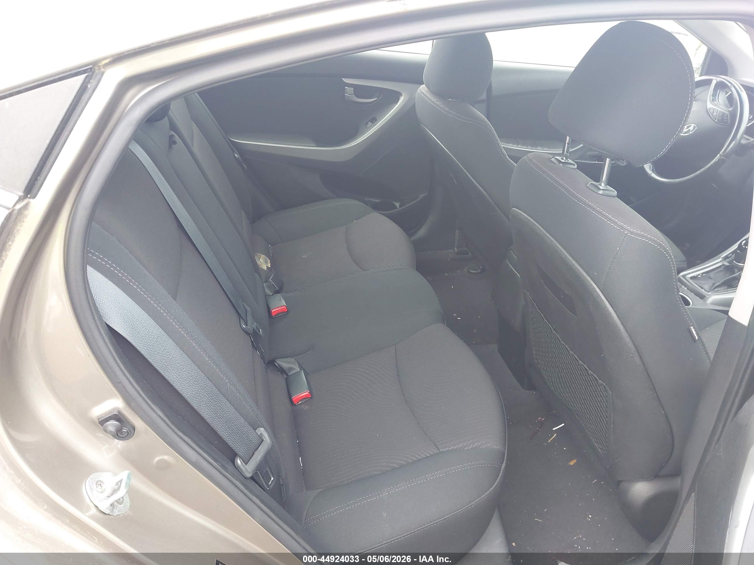 HYUNDAI ELANTRA image 8