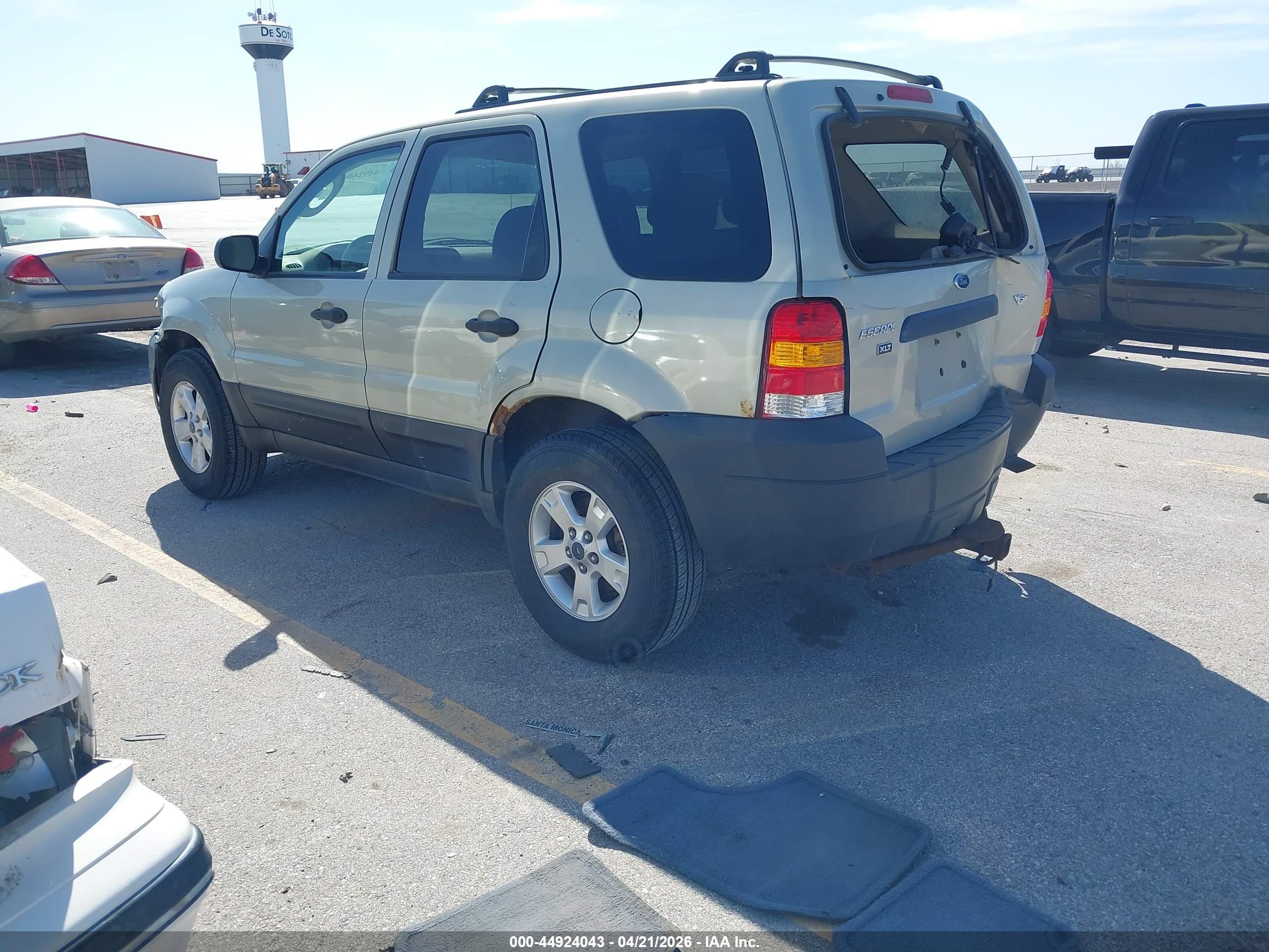 FORD ESCAPE image 3