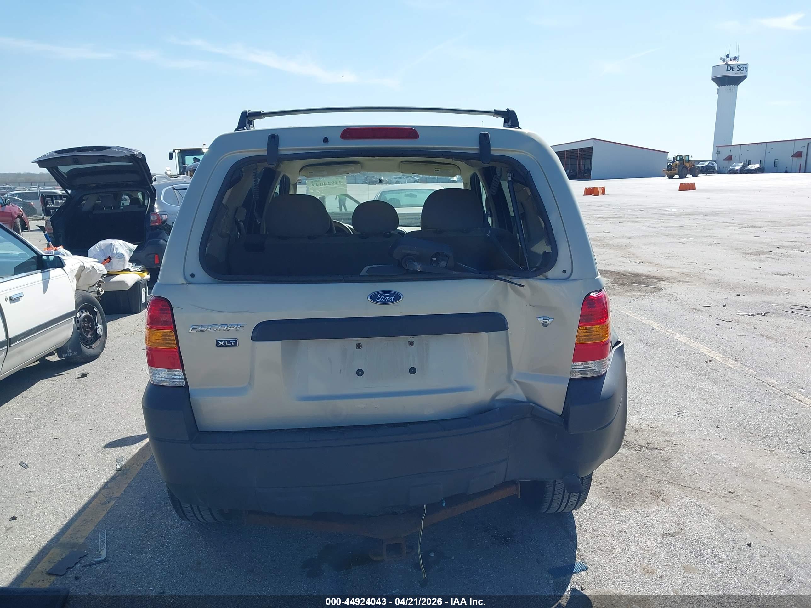 FORD ESCAPE image 6