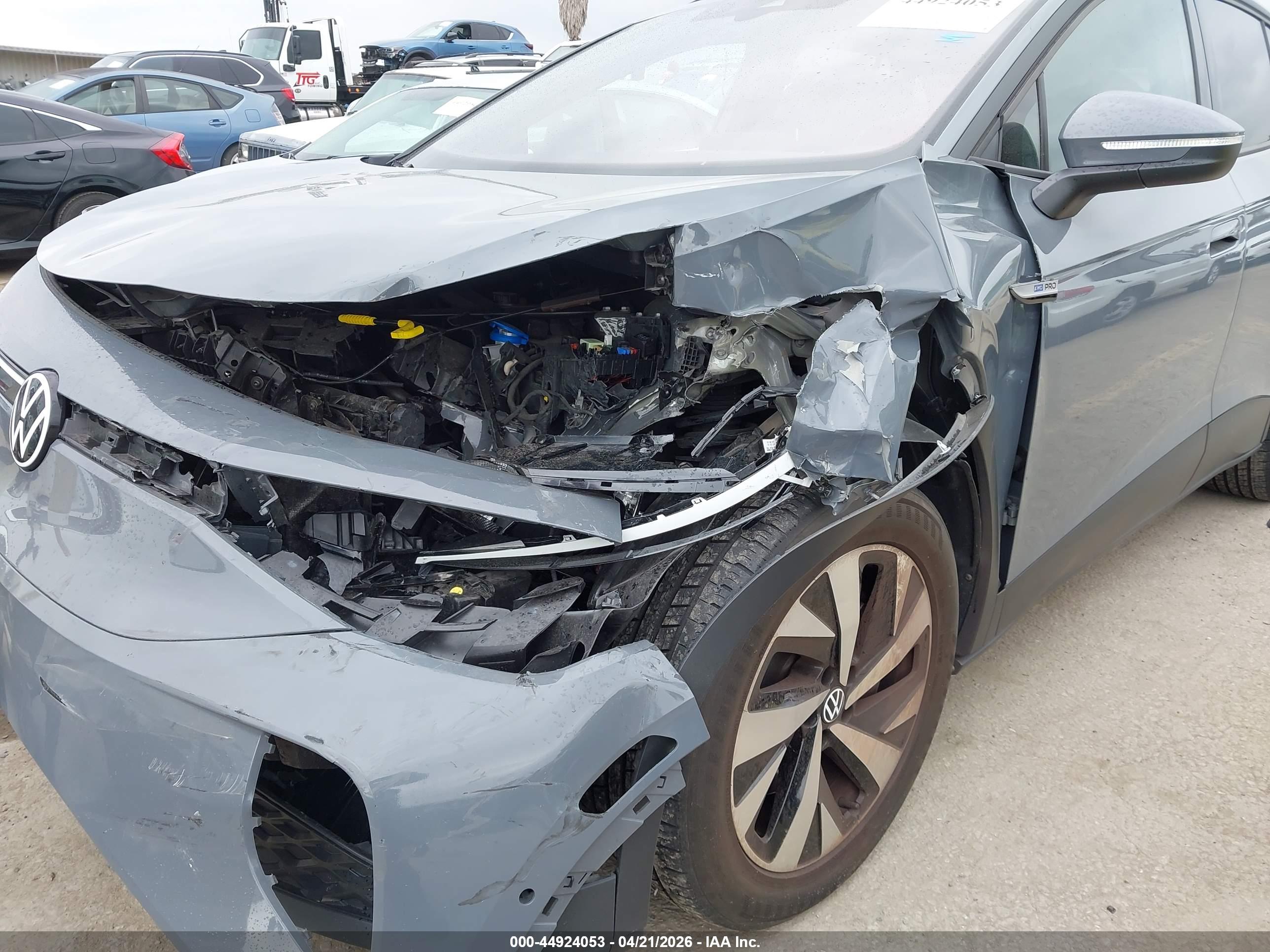 VOLKSWAGEN ID.4 image 6