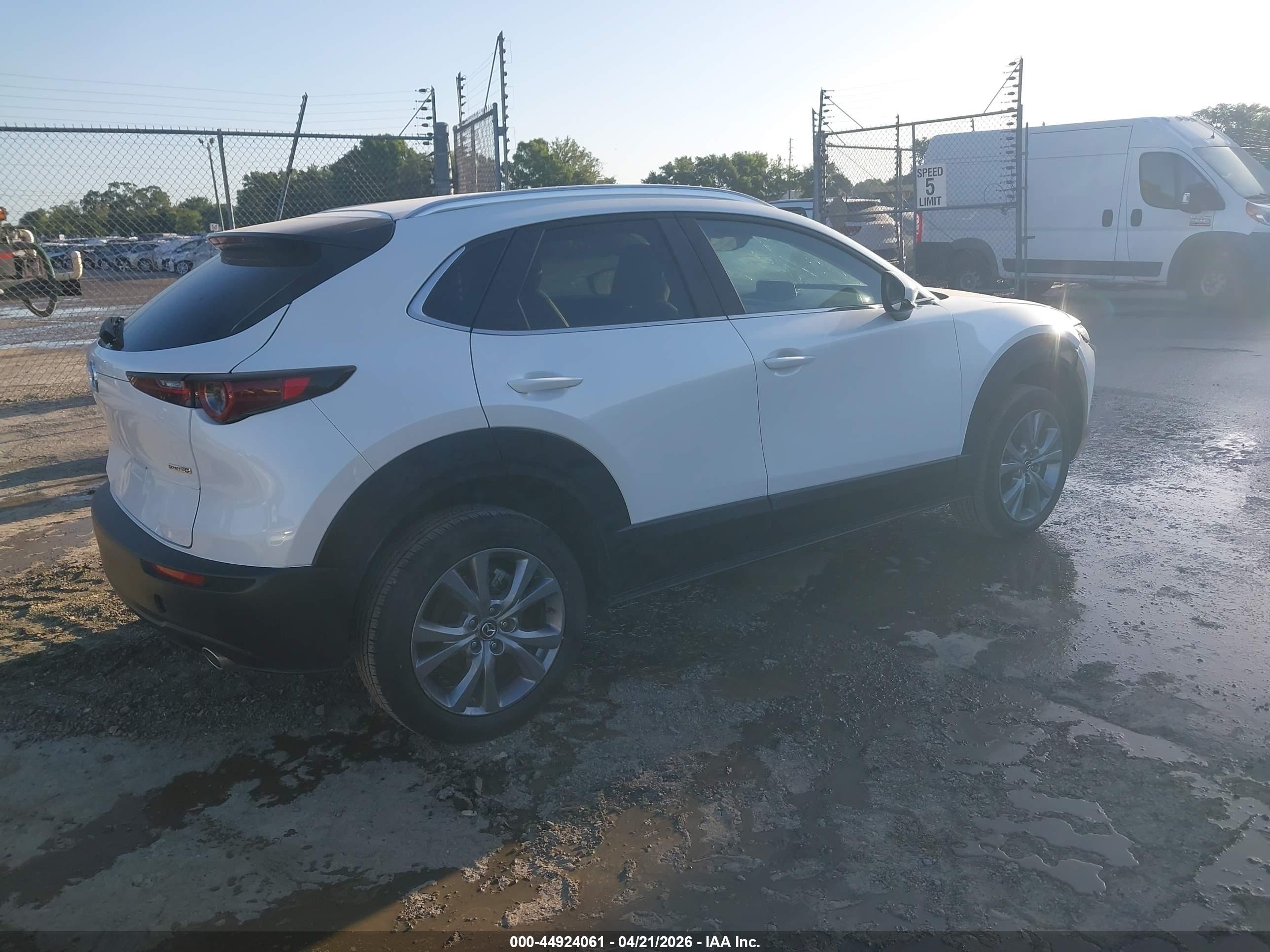 MAZDA CX-30 image 4