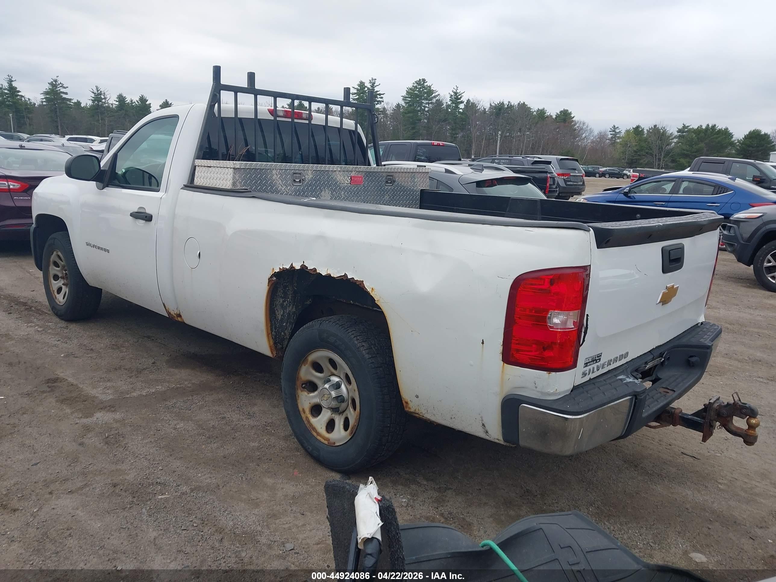 CHEVROLET SILVERADO image 3