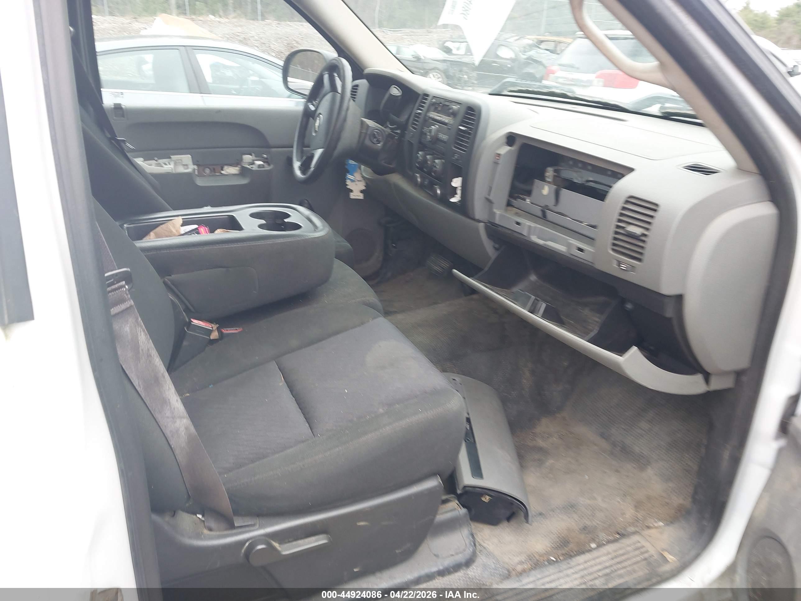 CHEVROLET SILVERADO image 5