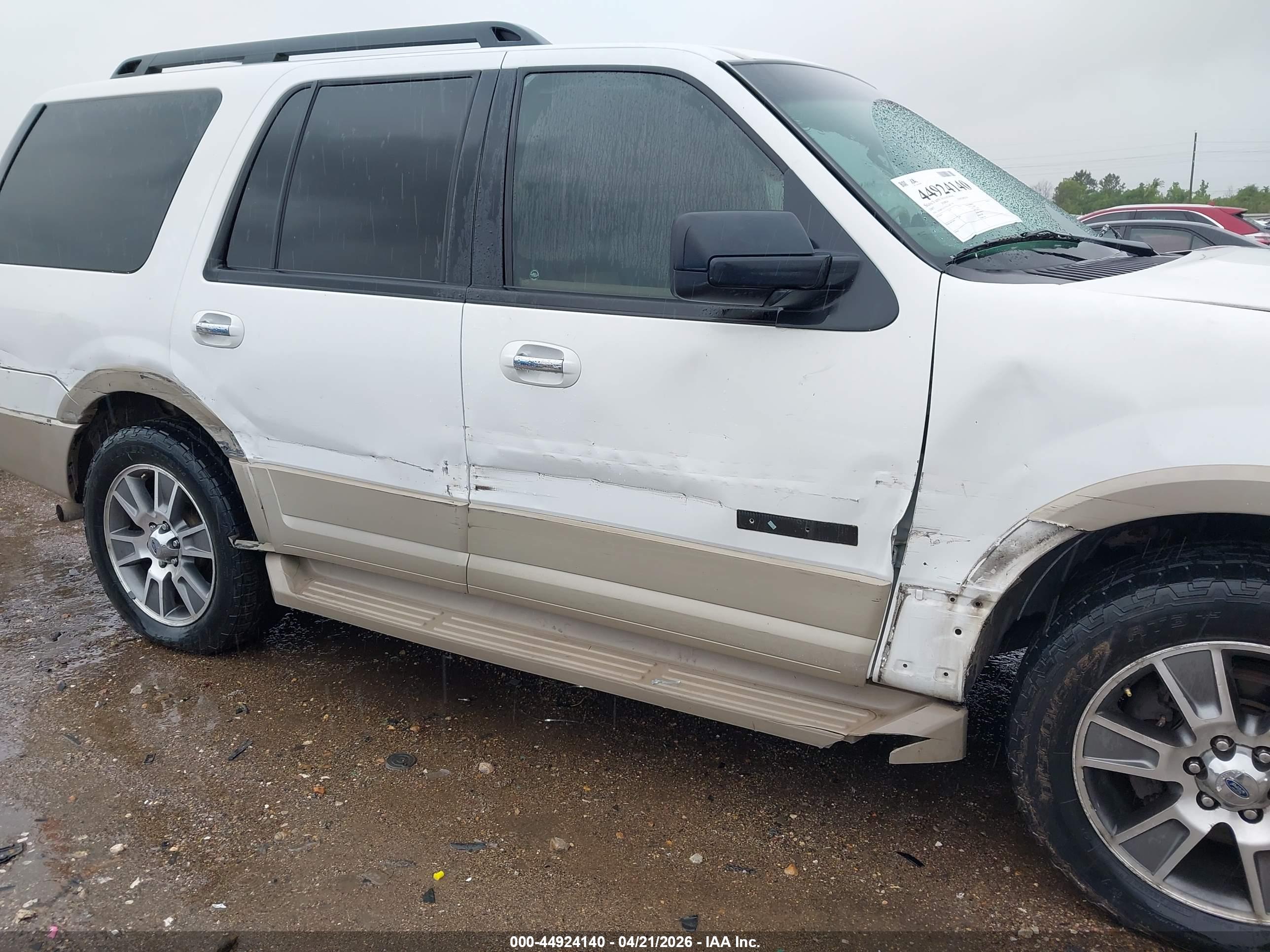 FORD EXPEDITION image 6