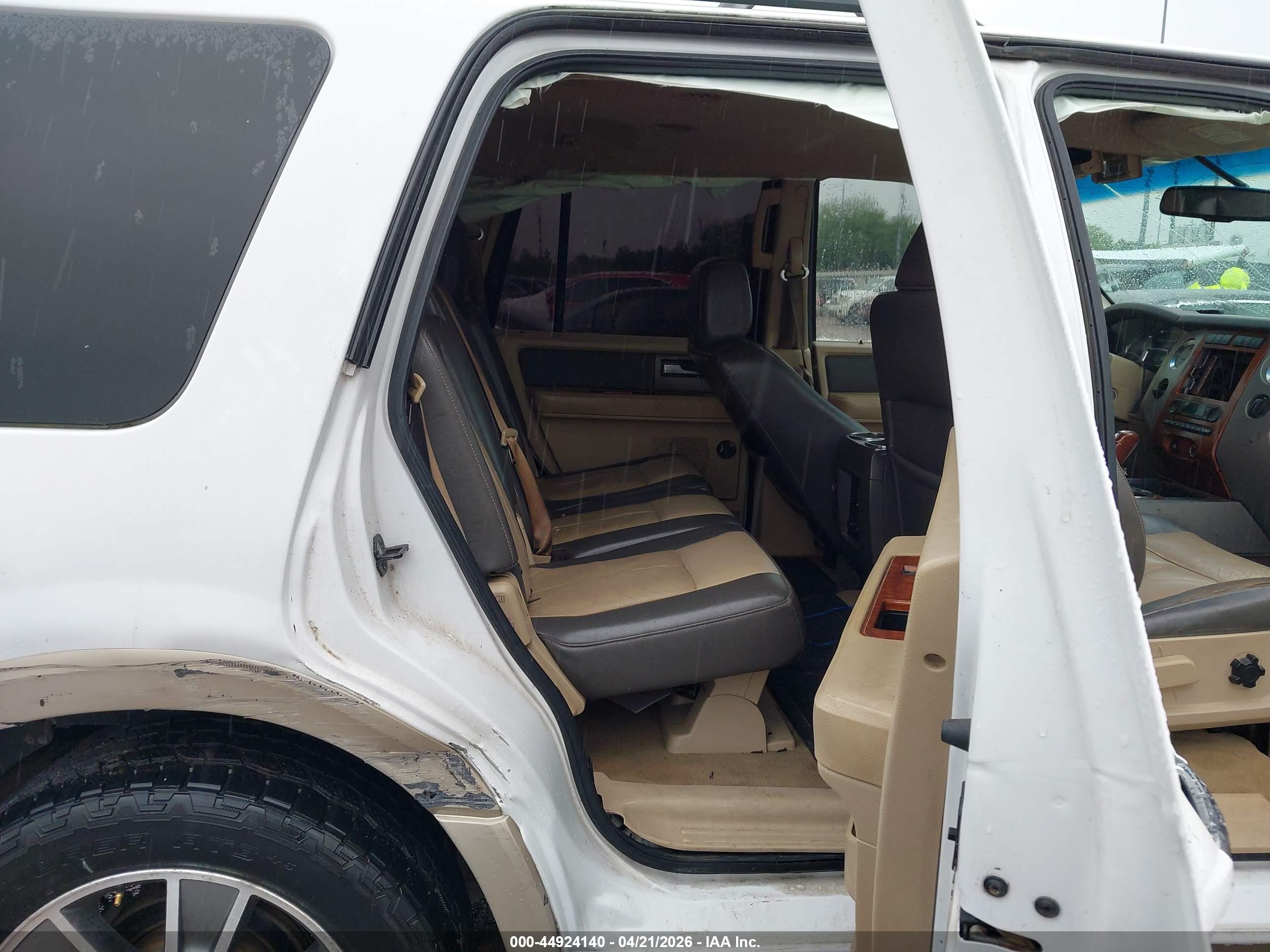 FORD EXPEDITION image 8